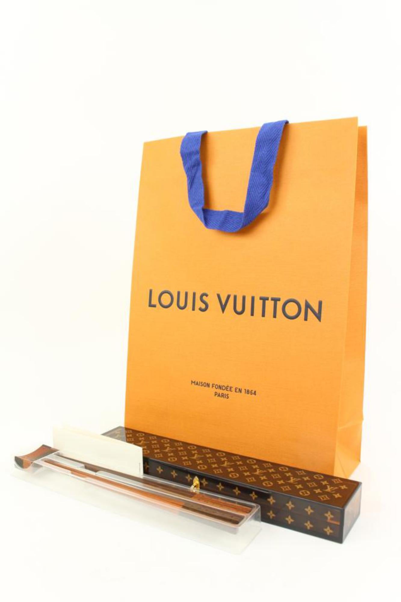 Louis Vuitton Limited Edition Monogram Chopsticks with Scott Box 30lk37s
Measurements: Length:  11