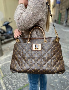 Authenticated Used Louis Vuitton LOUIS VUITTON Monogram Pochette Cite  Shoulder Pouch Bag M51183