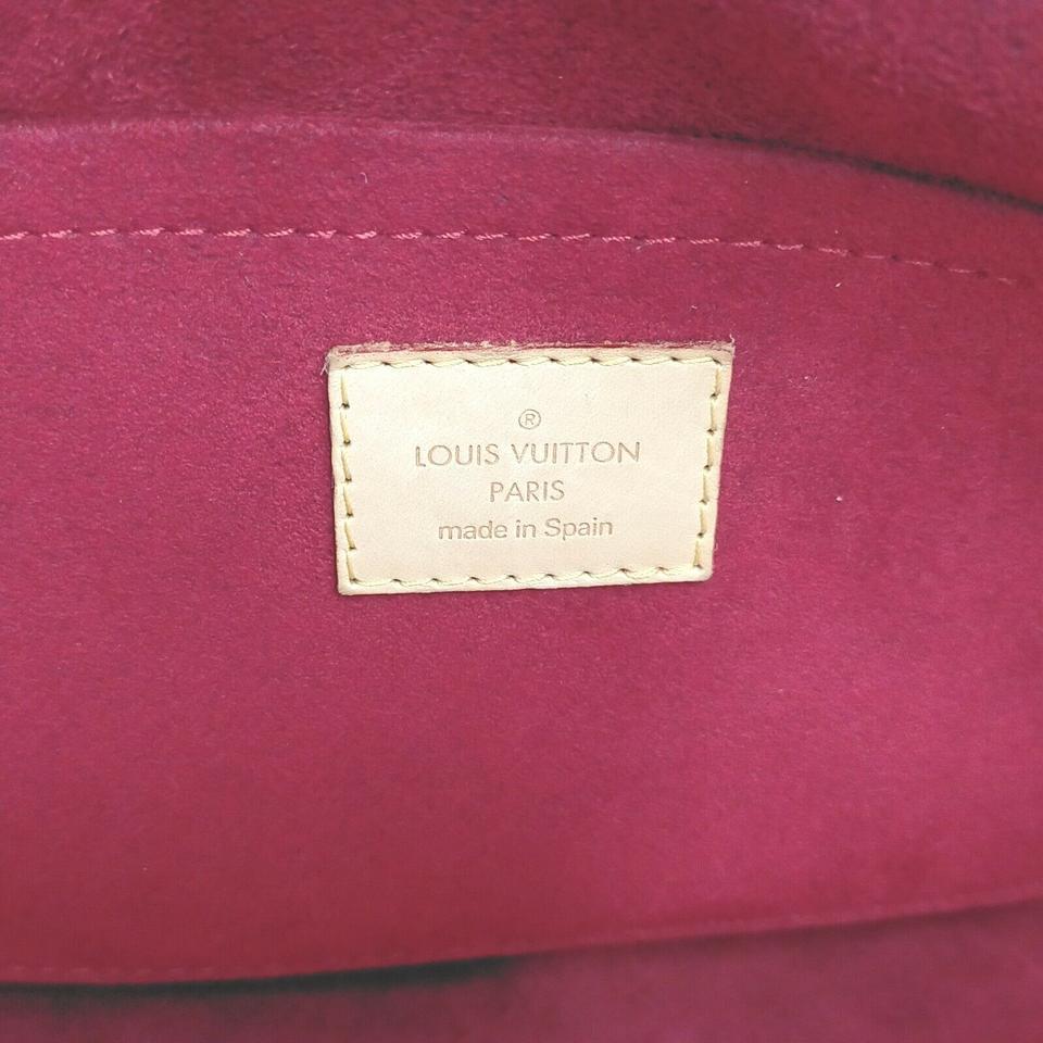 GOOD CONDITION
(7/10 or B)

(Outside) Minor rub on the leather parts

(Outside) Minor spot on the leather parts

(Handle) Noticeable stain on a part of handle

(Outside) Minor rub on the edge of the bottom

(Inside) Minor stain partially

(zipper)