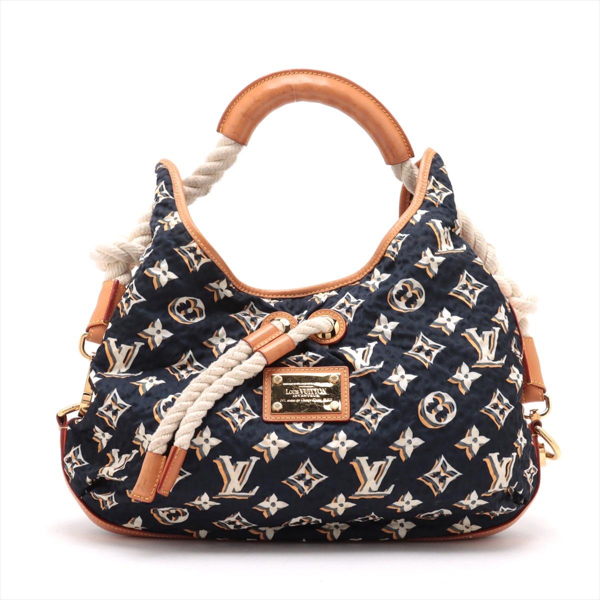 La Louis Vuitton Limited Edition Monogram Nylon Cruise Bulles MM in Navy è una borsa elegante e versatile che unisce lusso e funzionalità. Realizzato in nylon resistente con gli iconici accenti in tela Monogram, il pezzo in edizione limitata trasuda
