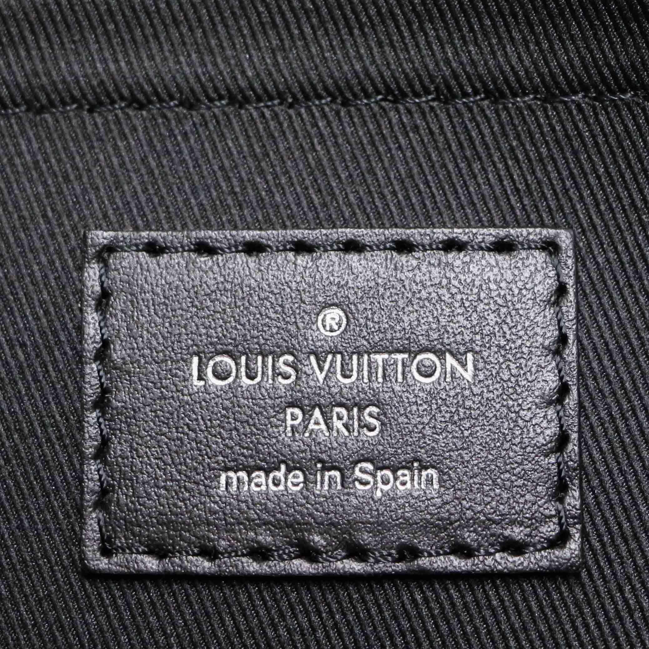Louis Vuitton Limited Edition Pochette For Sale 1