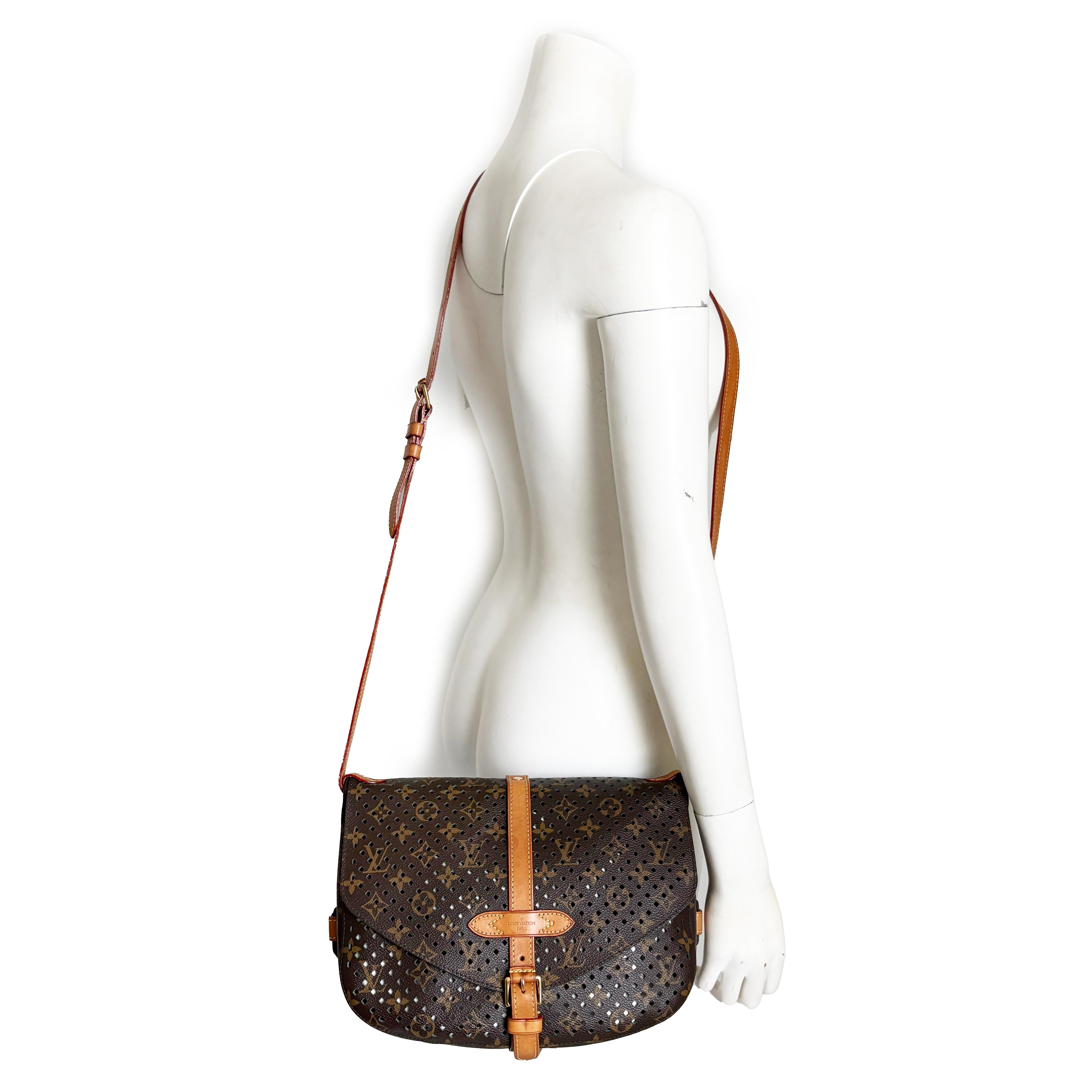 Louis Vuitton Limited Edition Saumur Tasche Monogram Flore Perforiert (Braun) im Angebot