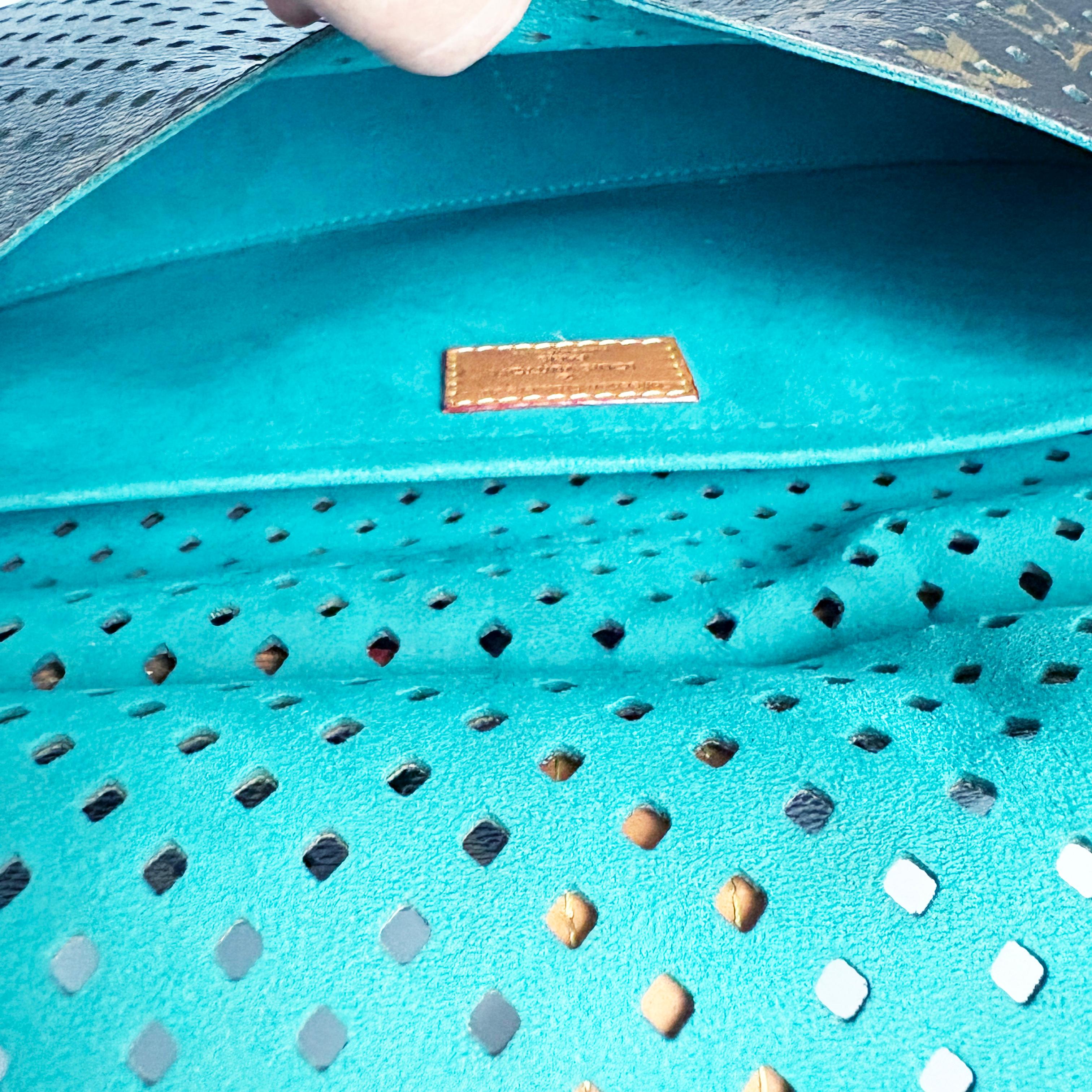 Louis Vuitton Limited Edition Saumur Tasche Monogram Flore Perforiert im Angebot 4