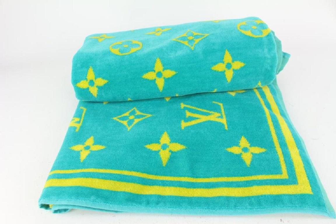 Louis Vuitton Limited Green x Yellow Monogram Vuittamins Beach Towel818lv51 For Sale 6