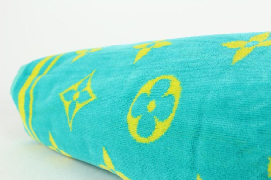 Louis Vuitton Limited Green x Yellow Monogram Vuittamins Beach Towel818lv51 For Sale 5