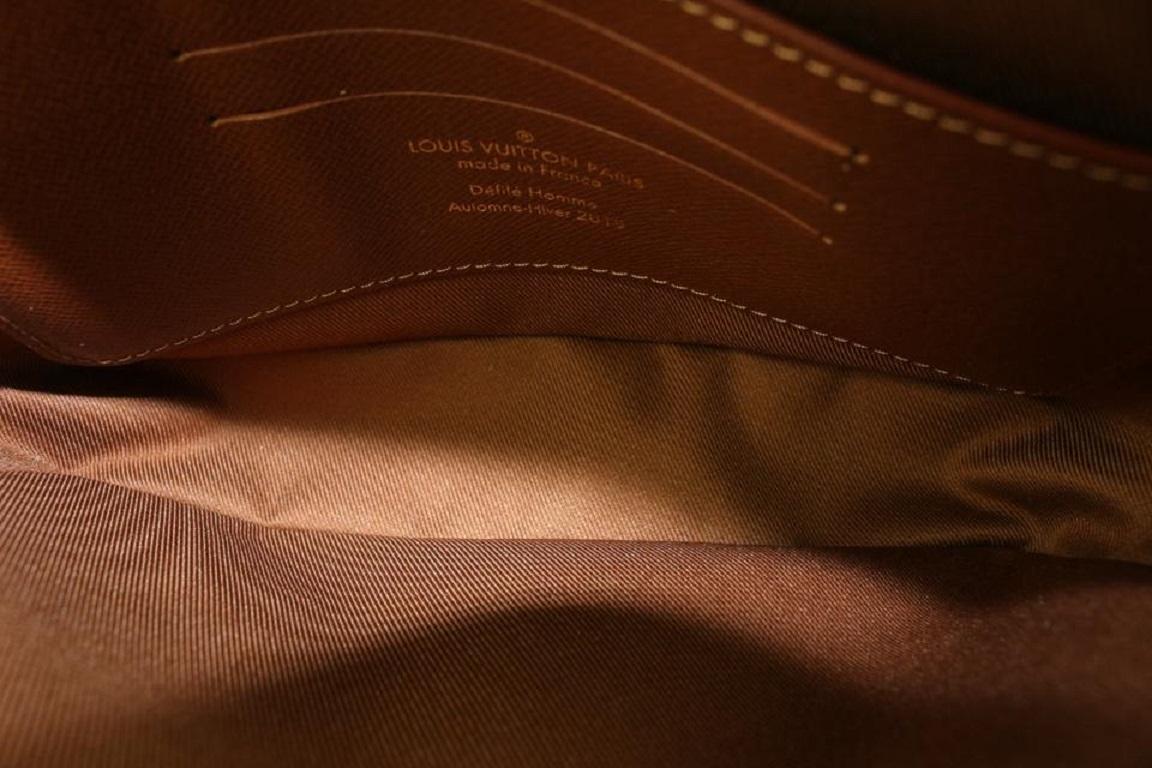 Limited Monogrammiertes Soft Trunk Pouch Wristlet von Louis Vuitton 97lv31 mit Monogramm im Zustand „Neu“ im Angebot in Dix hills, NY