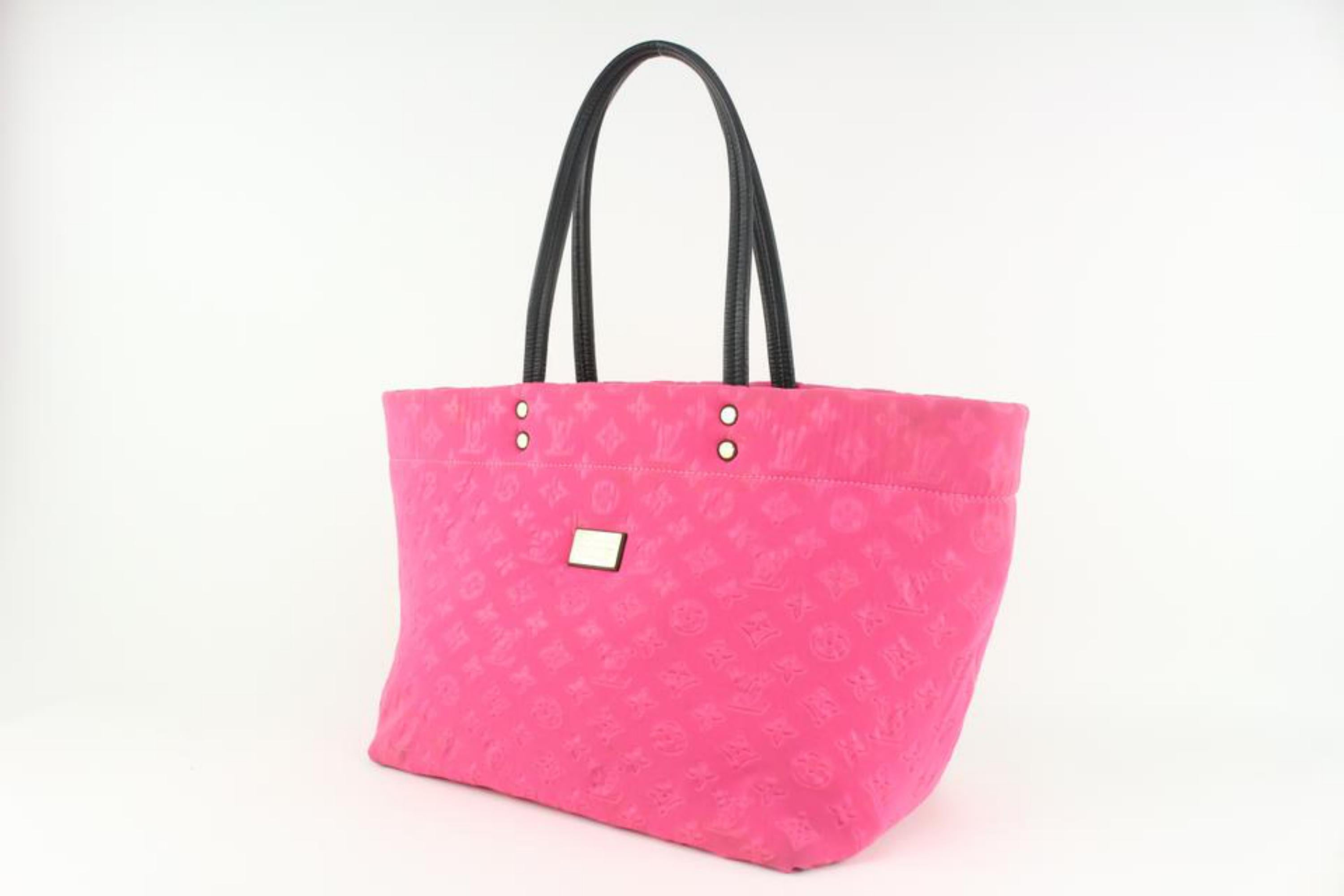 Louis Vuitton Limited Pink Scuba Neverfull GM Tote Bag  1LV415A
Date Code/Serial Number: RC4058
Made In: Italy
Measurements: Length:  20