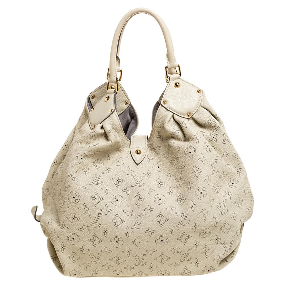 This Louis Vuitton bag is designed exquisitely. Its subtle beige body is roomy and perfect for everyday use. Crafted from intricate perforated LV monogram leather, it features top handles, a flap tab with a push-lock closure that leads to an