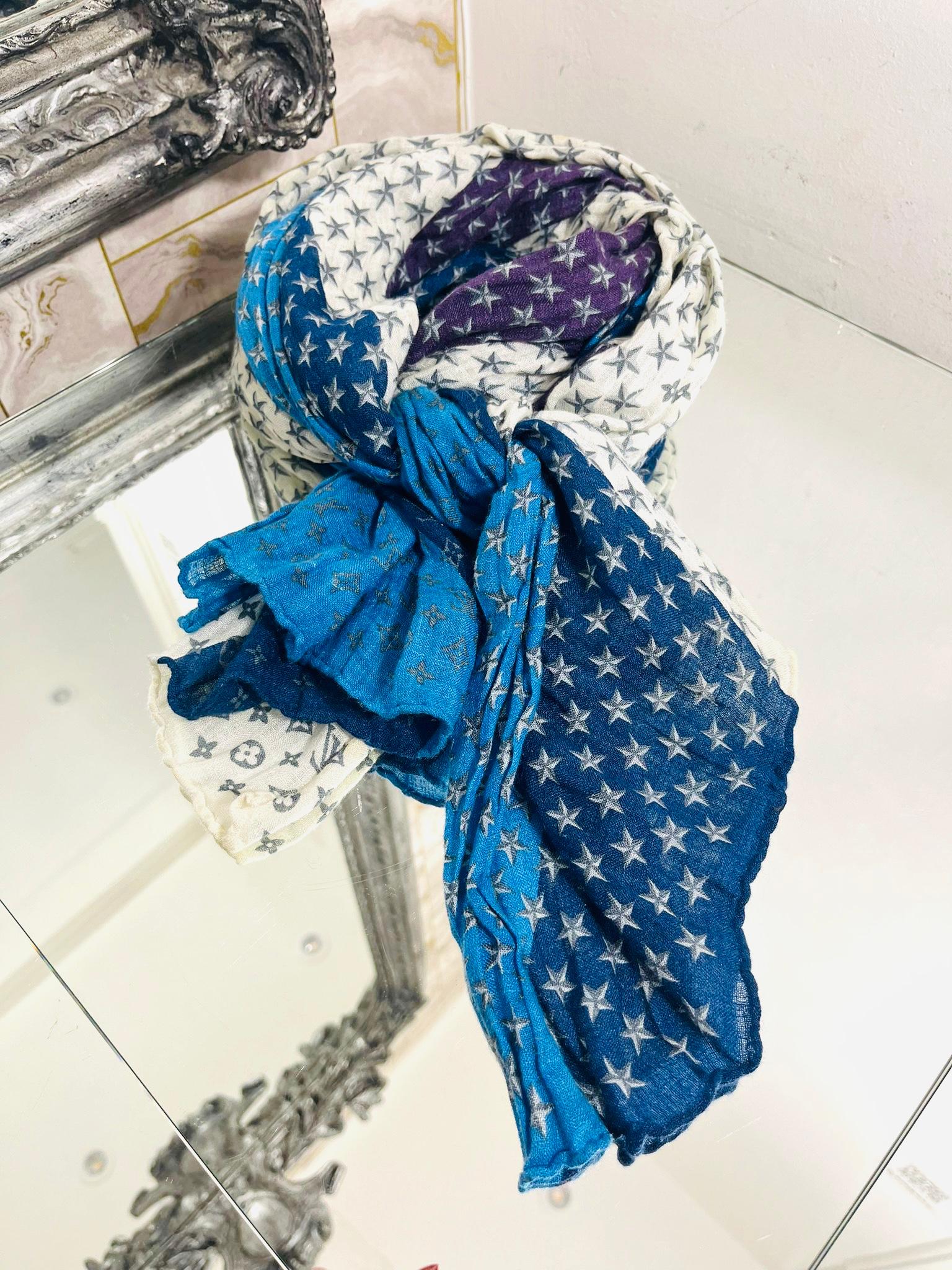 Louis Vuitton Linen & Silk Monogram Scarf

Stole scarf featuring patchwork design in navy, blue, purple and white.

Detailed with iconic monogram and stars prints.

Size – 57/100cm

Condition – Good (Minor mark to the fabric)

Composition – 70%