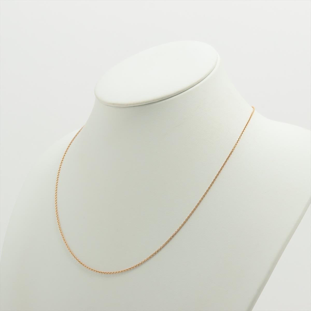 The Louis Vuitton Link Chain Necklace in Gold is a luxurious and stylish accessory that embodies the elegance and craftsmanship . The necklace features a chain made of high-quality gold. The gold is finely crafted to create a gleaming and radiant