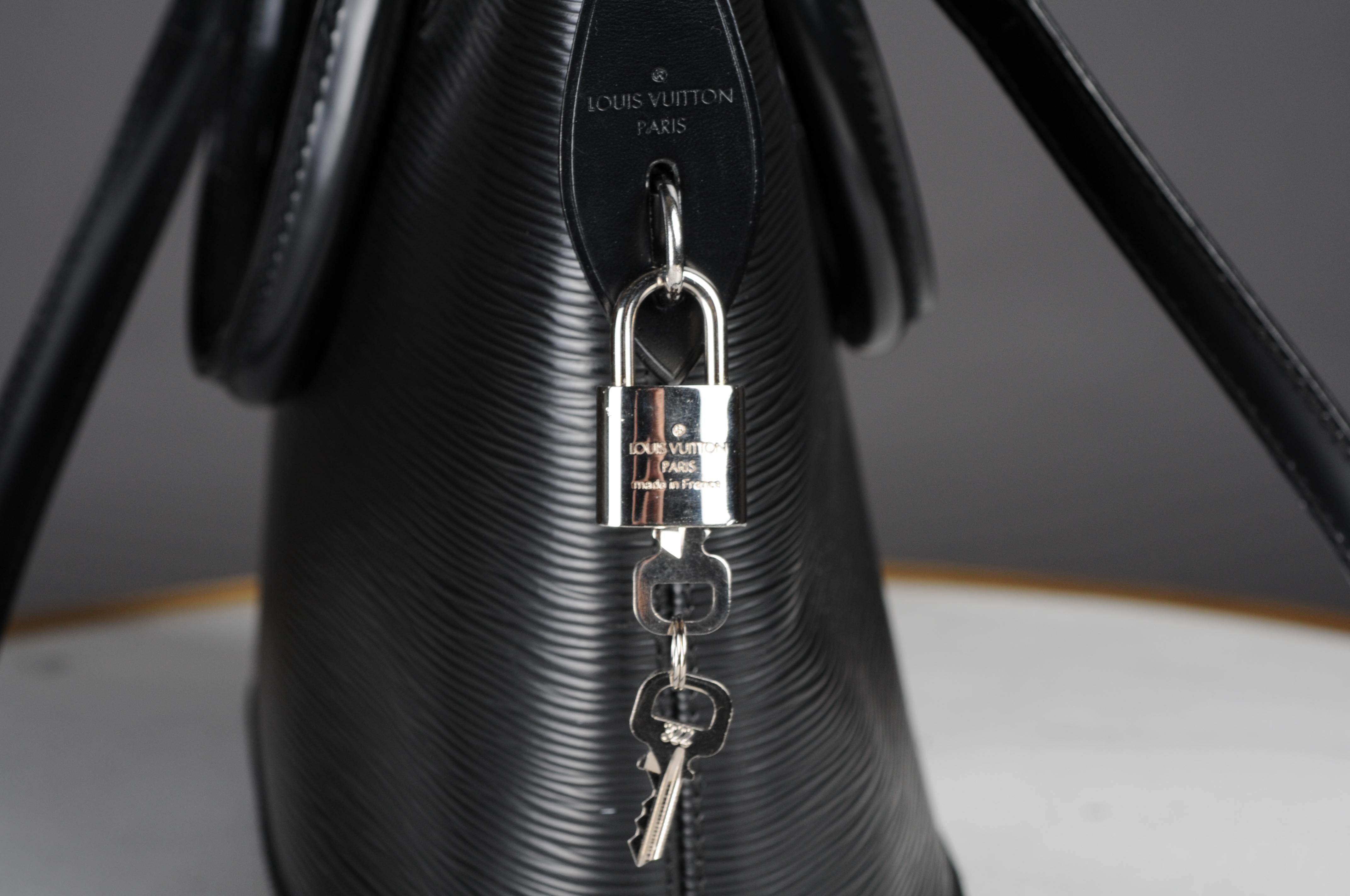 Louis Vuitton Lock it Epi Lederhandtasche schwarz  im Angebot 6