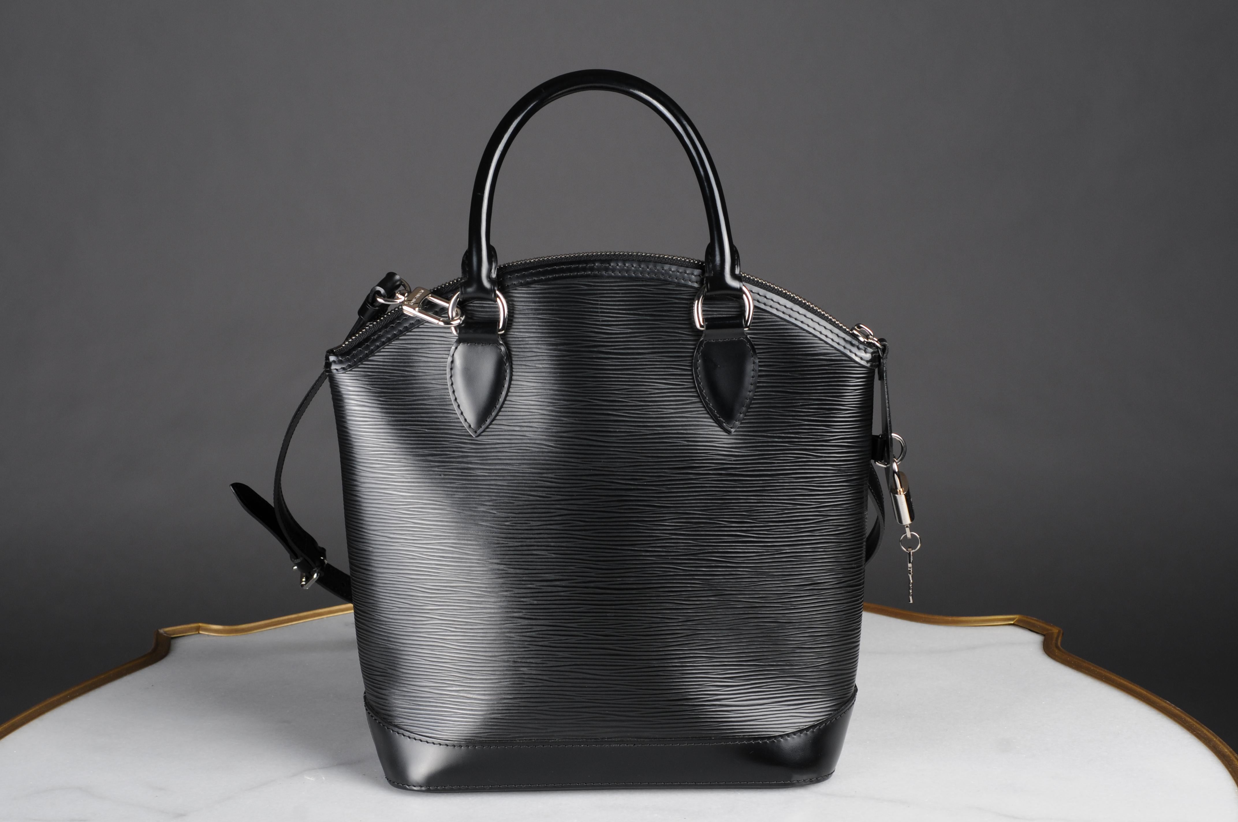 Louis Vuitton Lock it Epi leather handbag black  For Sale 8
