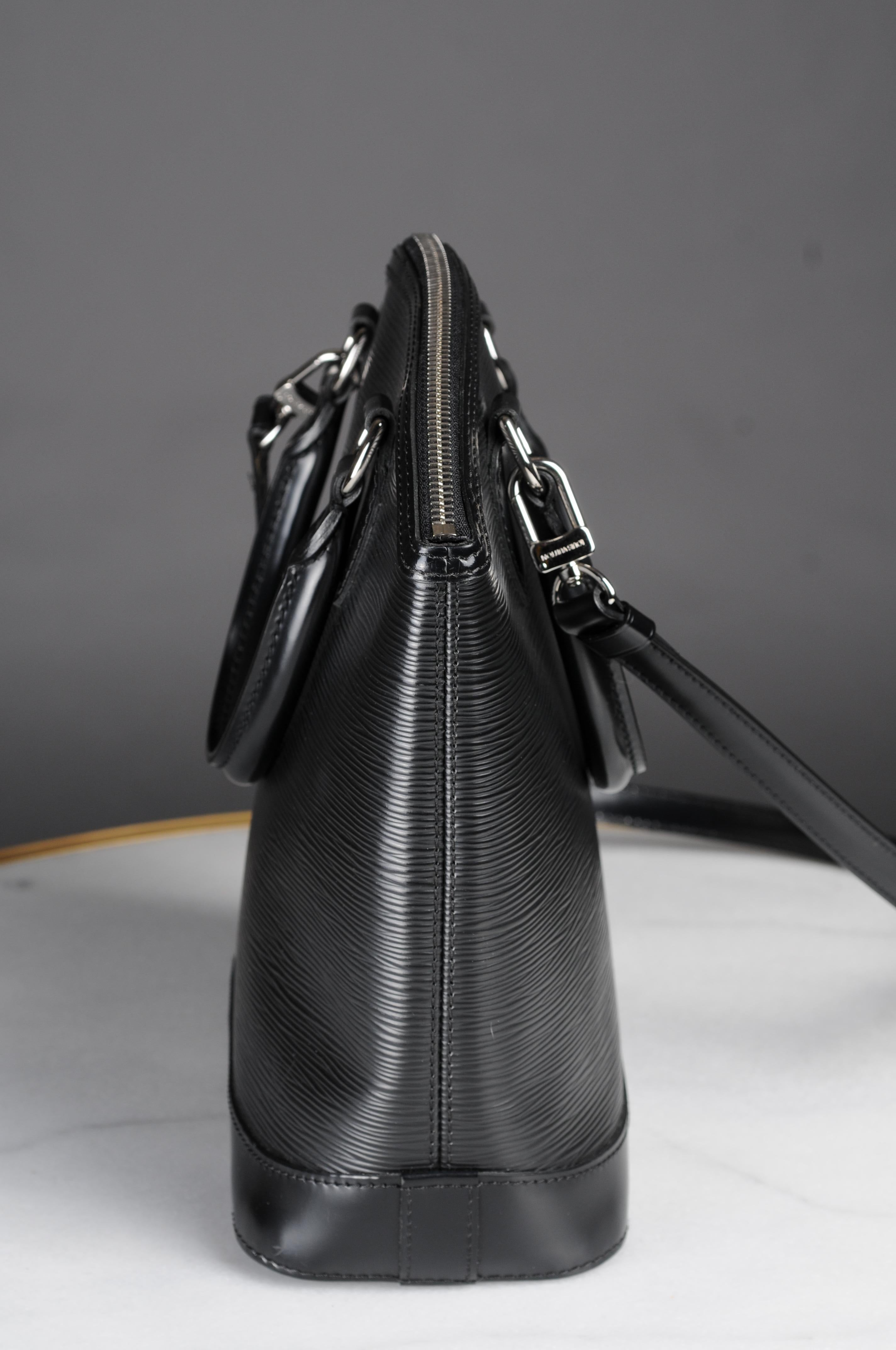 Louis Vuitton Lock it Epi leather handbag black  For Sale 9
