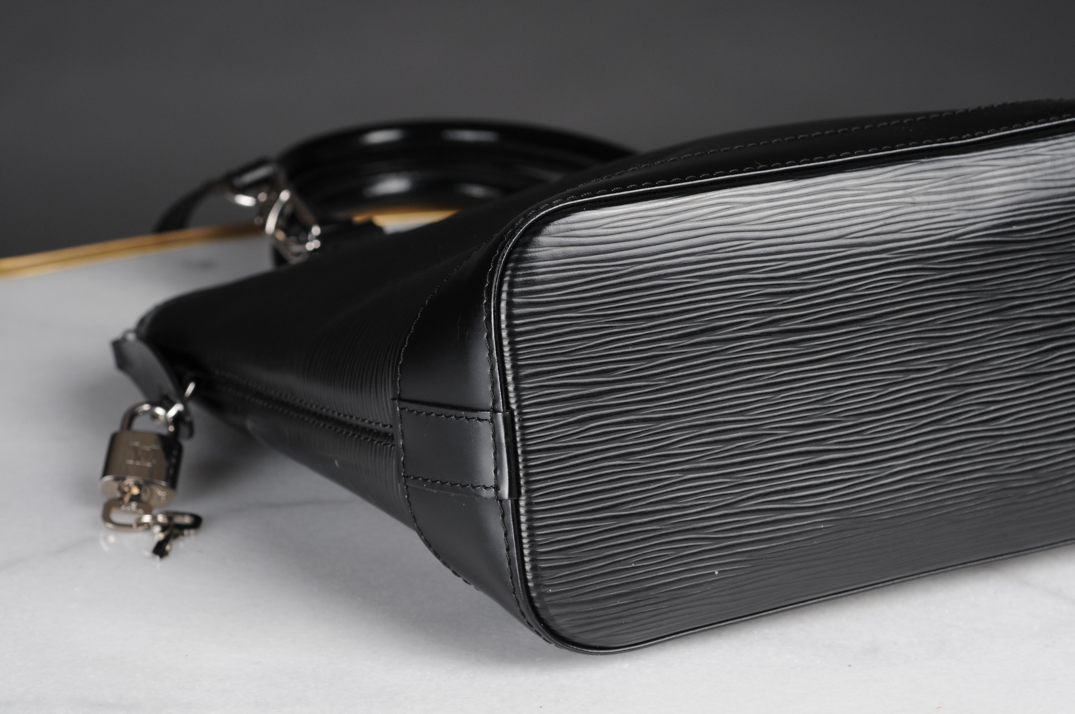 Louis Vuitton Lock it Epi leather handbag black  For Sale 11