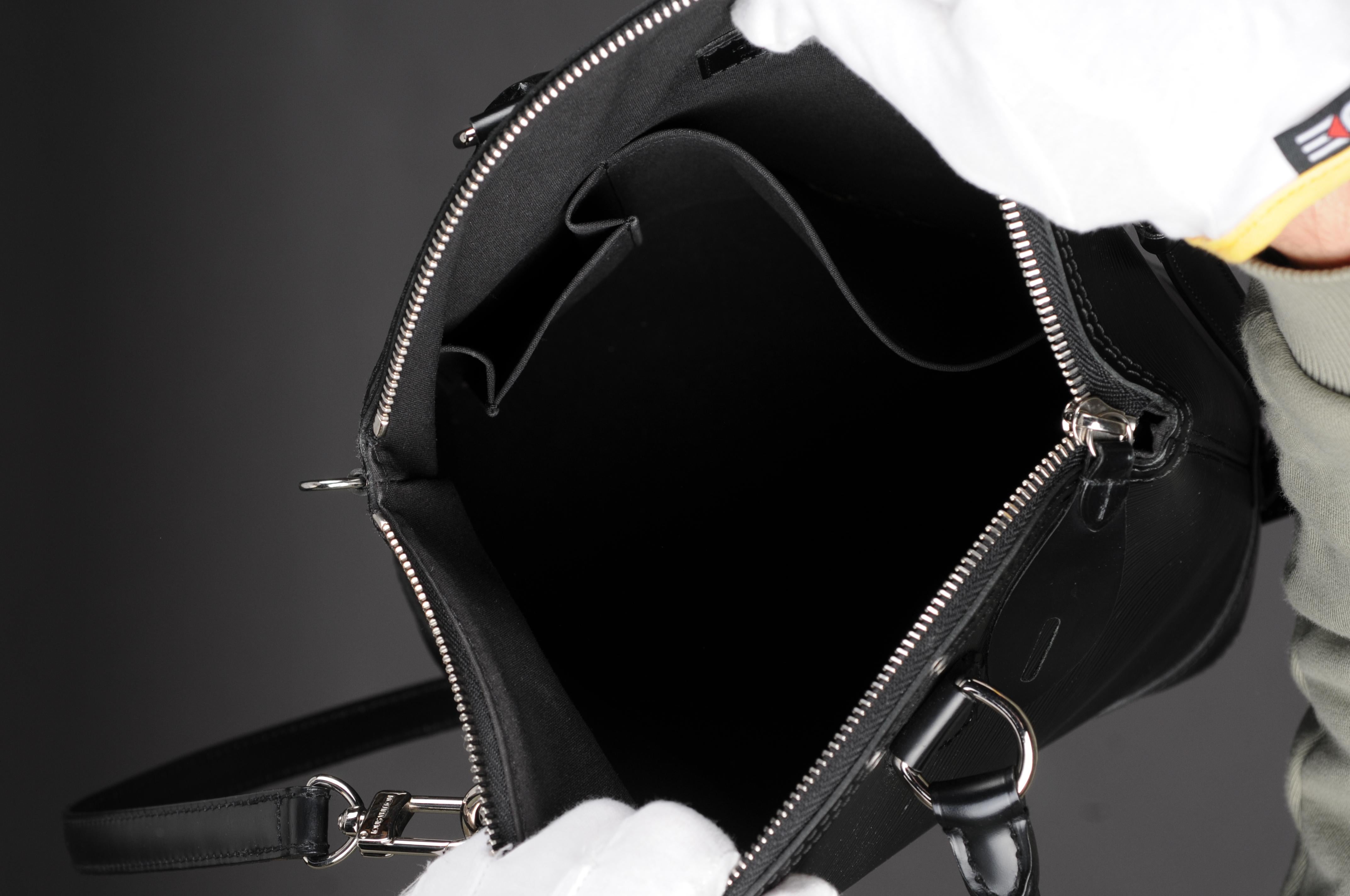 Louis Vuitton Lock it Epi Lederhandtasche schwarz  im Angebot 14