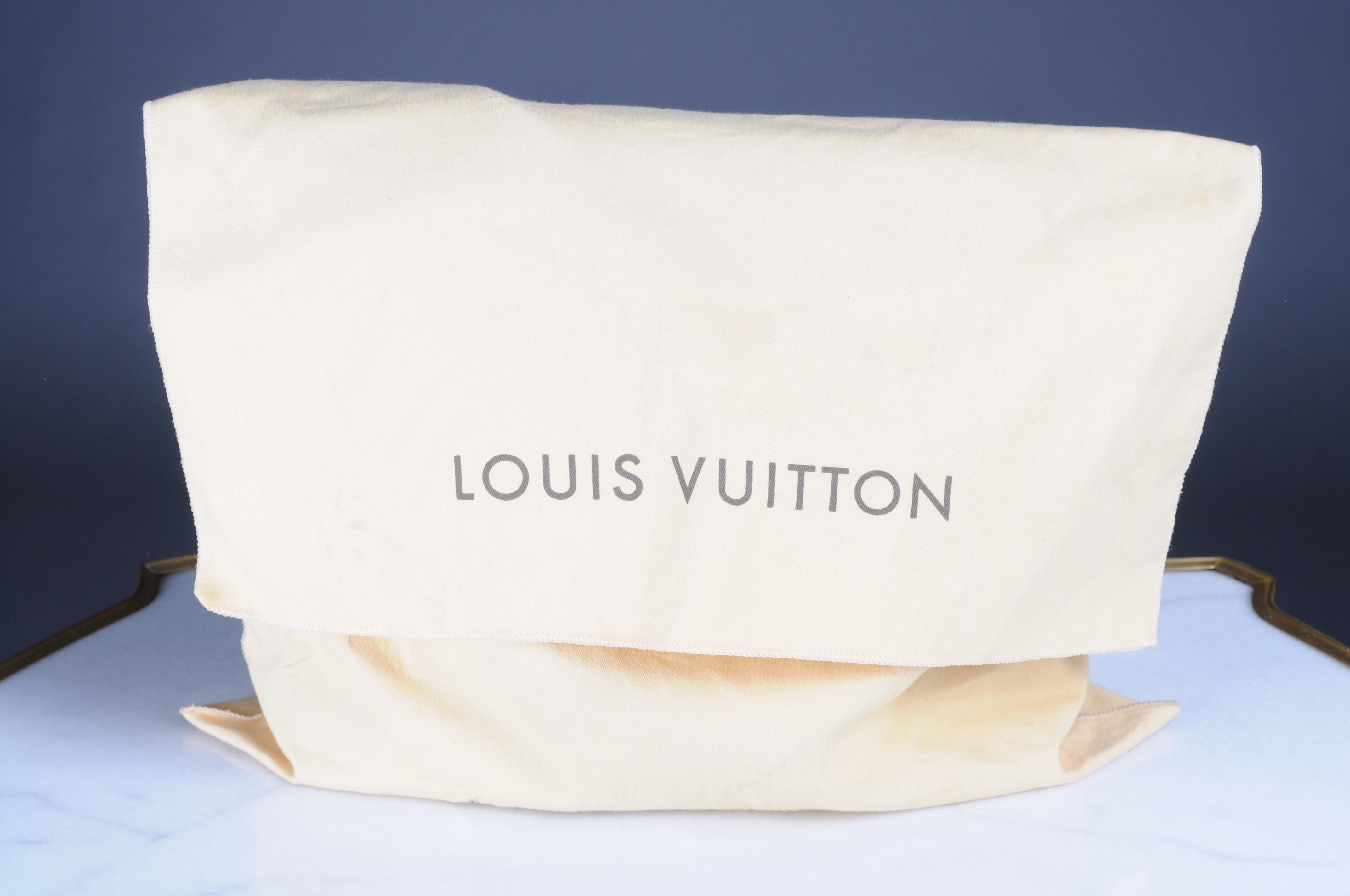 Louis Vuitton Lock it Epi leather handbag black  For Sale 16