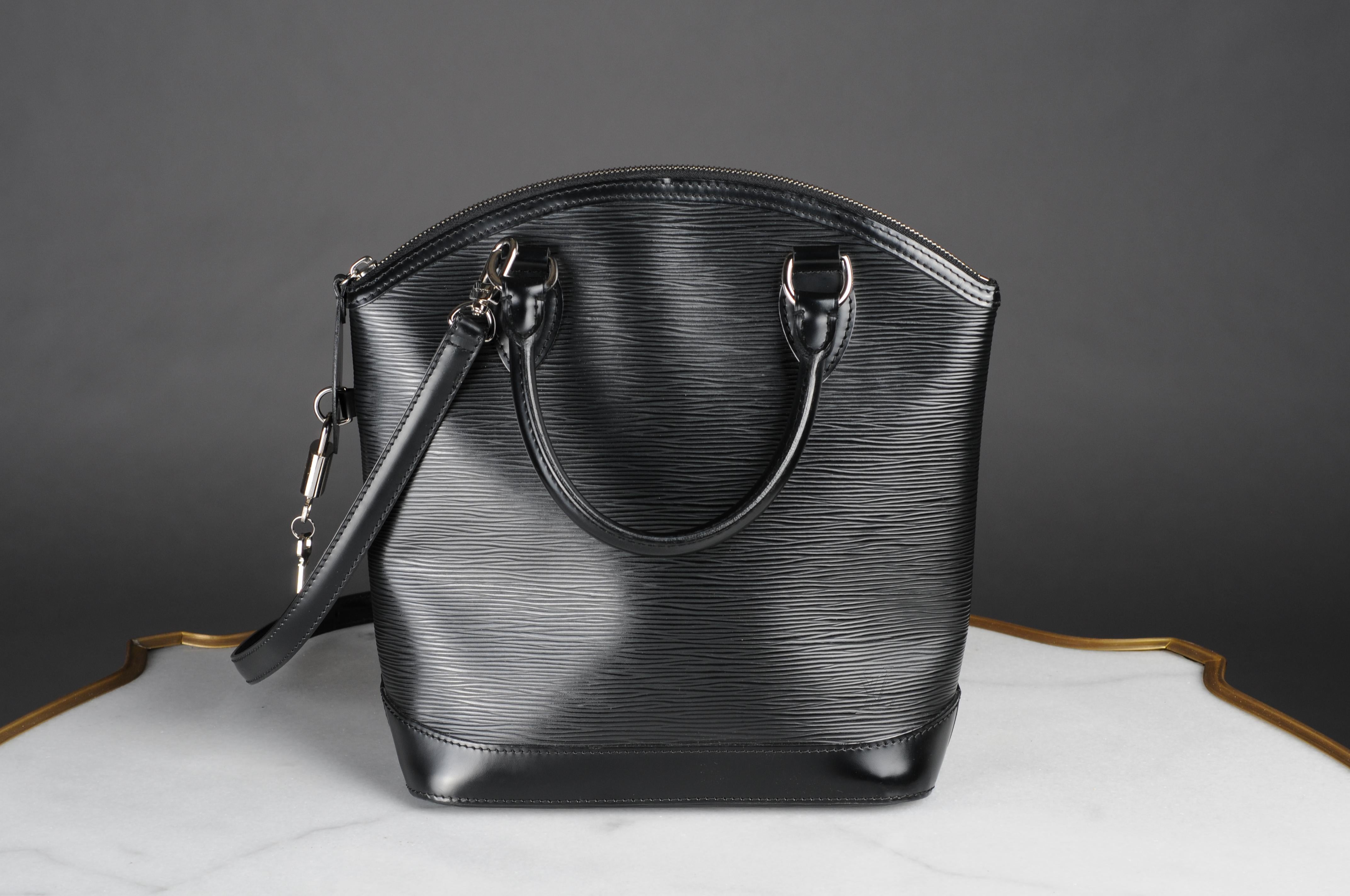 Louis Vuitton Lock it Epi Lederhandtasche schwarz  im Angebot 1