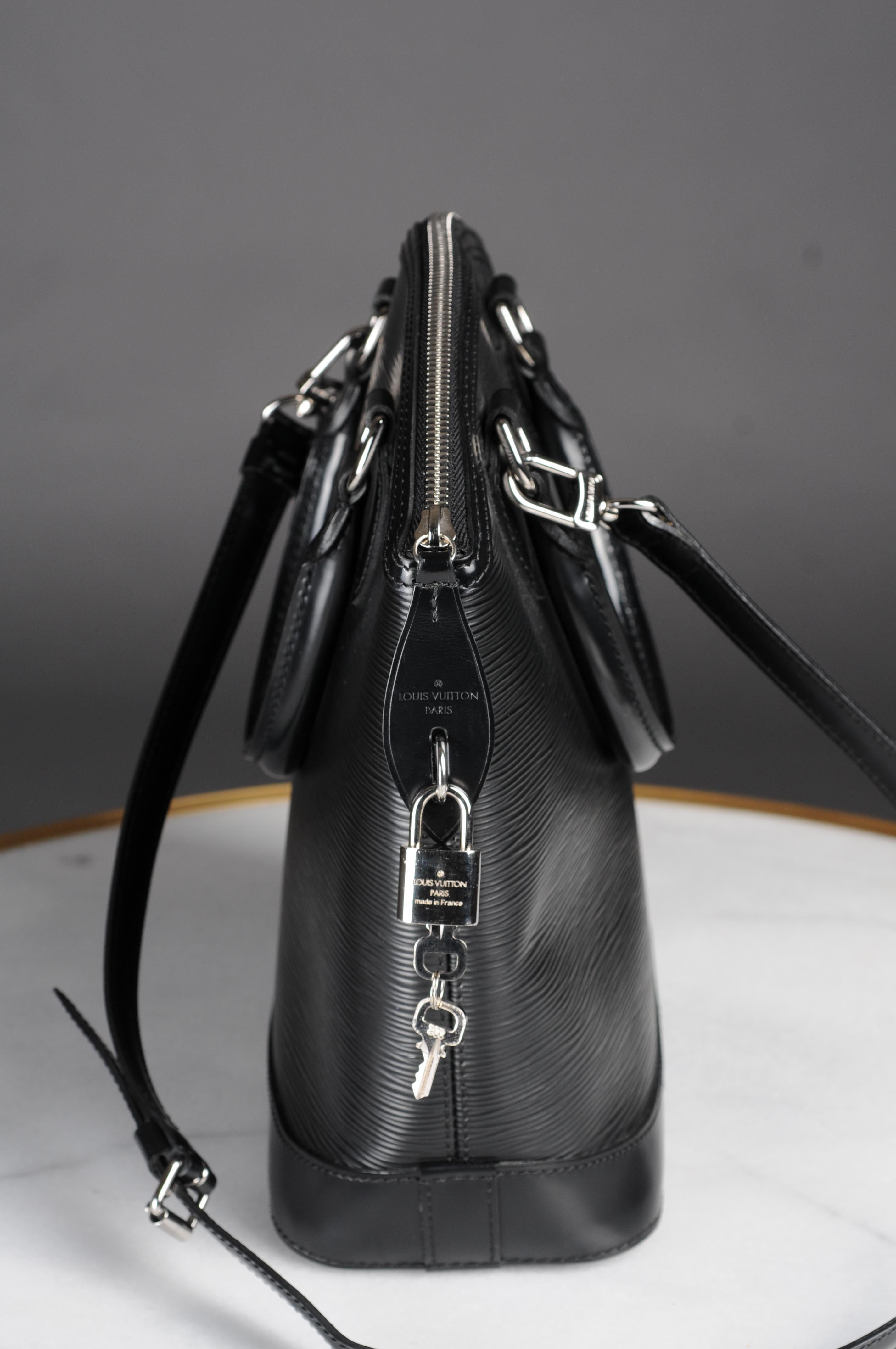 Louis Vuitton Lock it Epi leather handbag black  For Sale 3