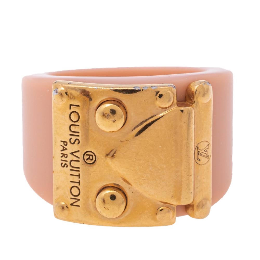 Contemporary Louis Vuitton Lock Me Blush Pink Resin Gold Tone Ring Size 54