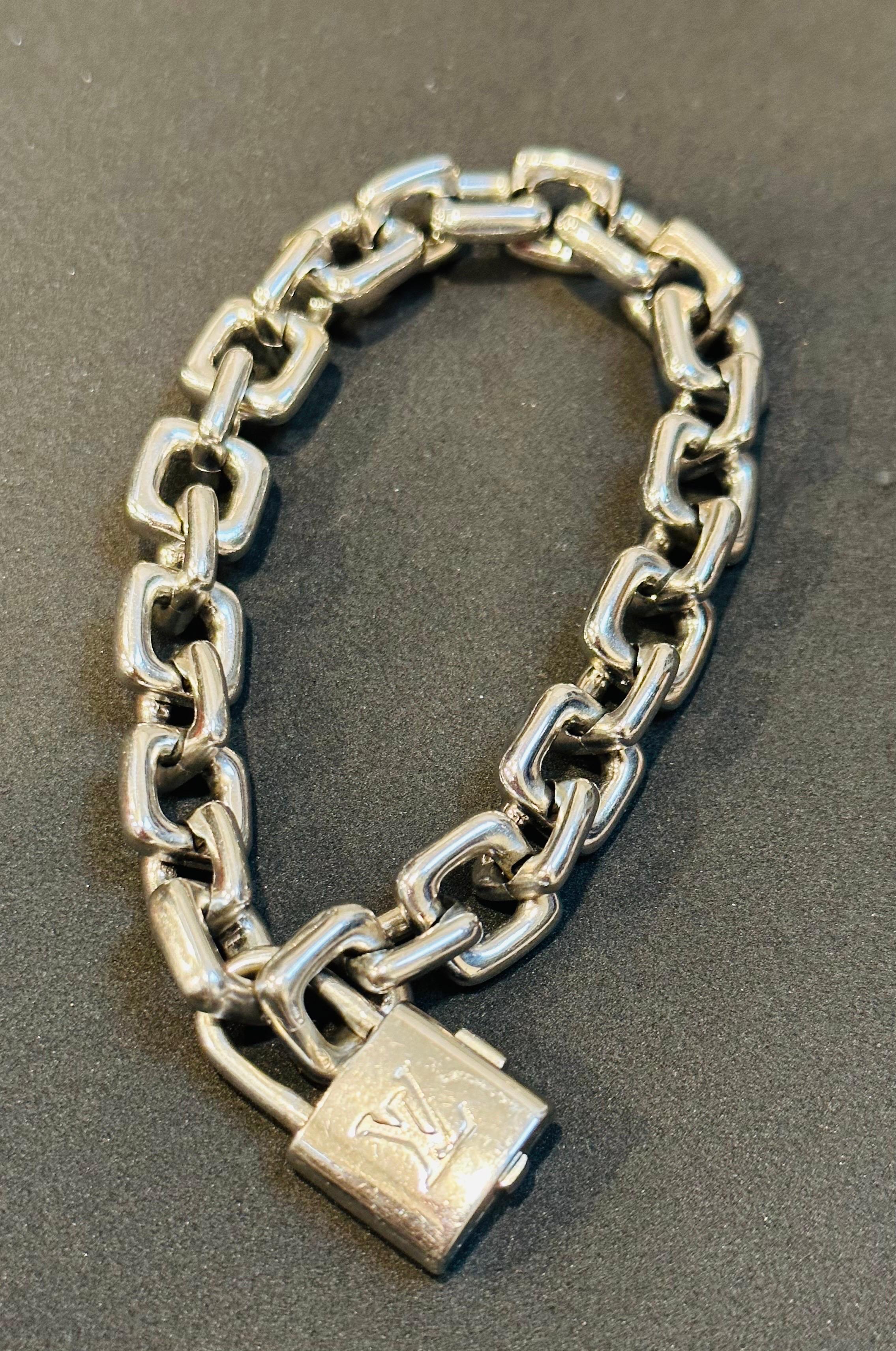 Louis Vuitton Locket Chain Vintage Link Bracelet in 18 Karat White Gold, 87 Gm For Sale 6