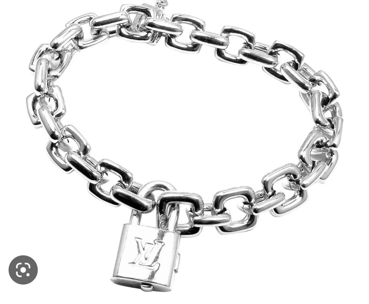 Louis Vuitton Locket Chain Vintage Link Bracelet in 18 Karat White Gold, 87 Gm In Excellent Condition For Sale In New York, NY
