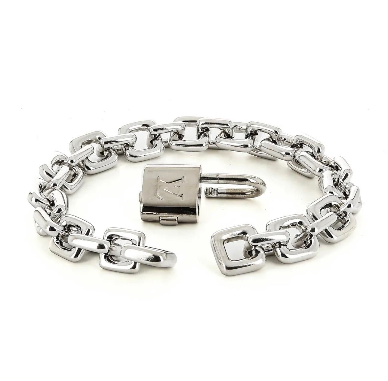 Women's or Men's Louis Vuitton Locket Chain Vintage Link Bracelet in 18 Karat White Gold, 87 Gm For Sale