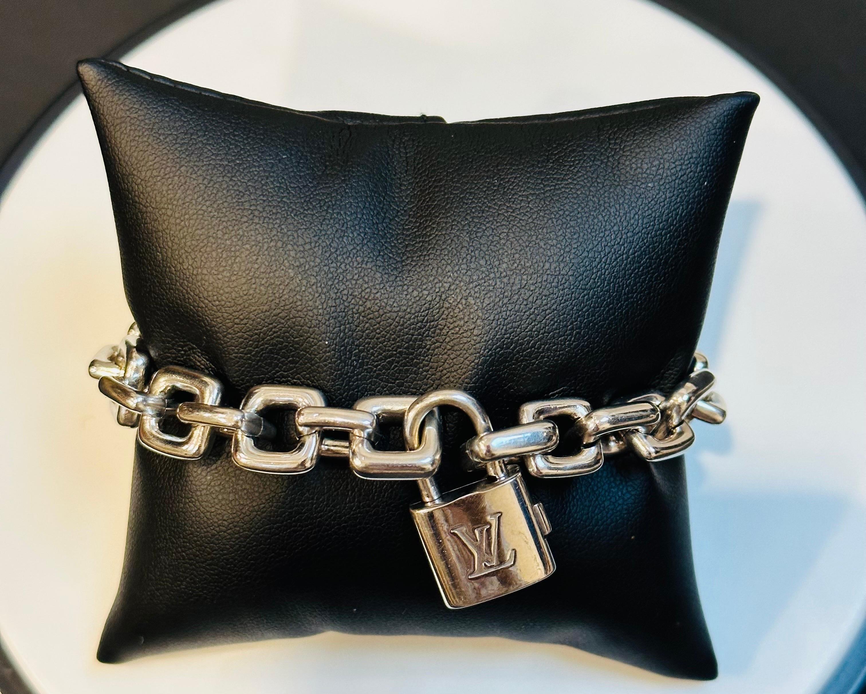 Women's or Men's Louis Vuitton Locket Chain Vintage Link Bracelet in 18 Karat White Gold, 87 Gm