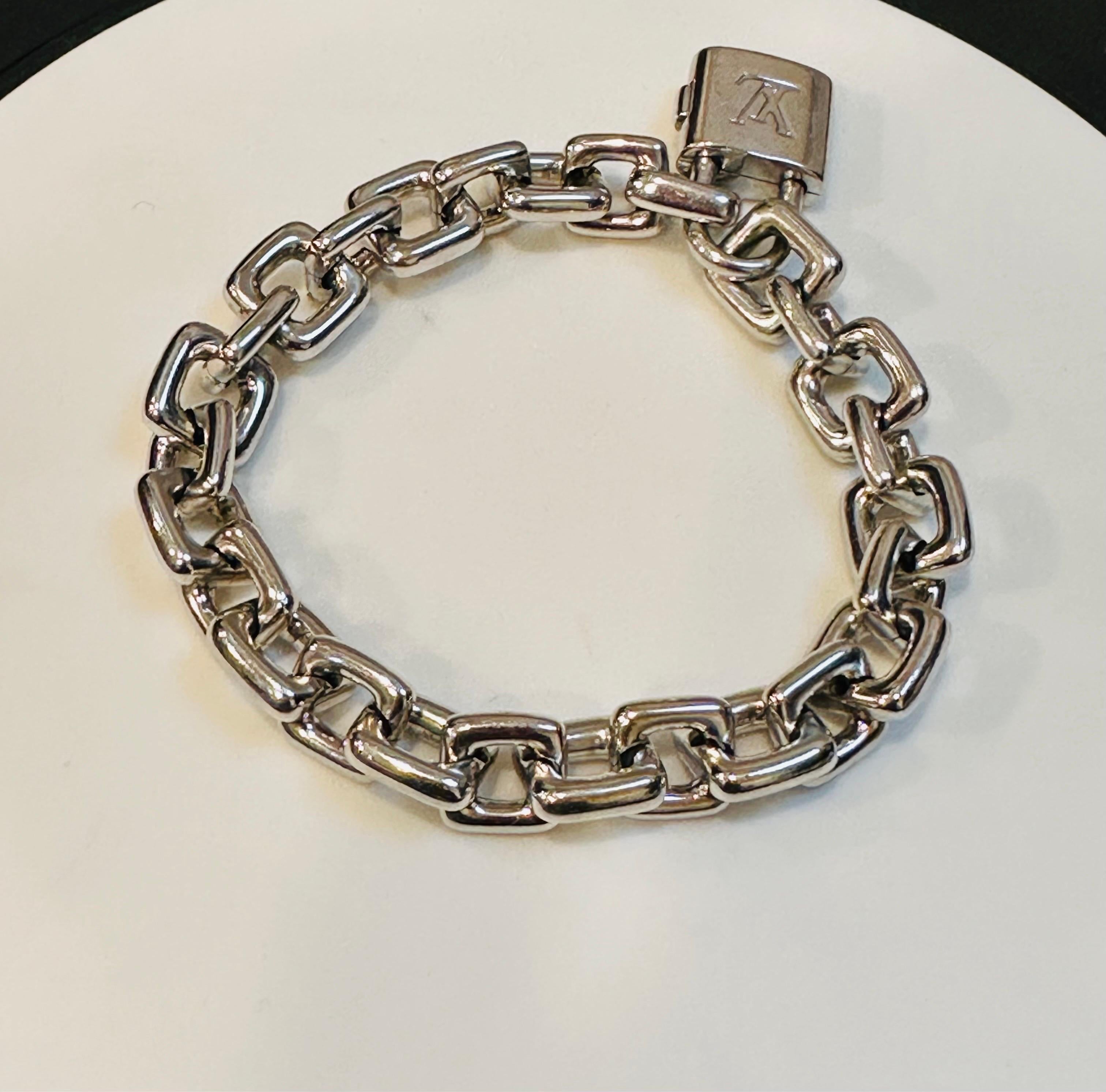 Louis Vuitton Locket Chain Vintage Link Bracelet in 18 Karat White Gold, 87 Gm For Sale 4