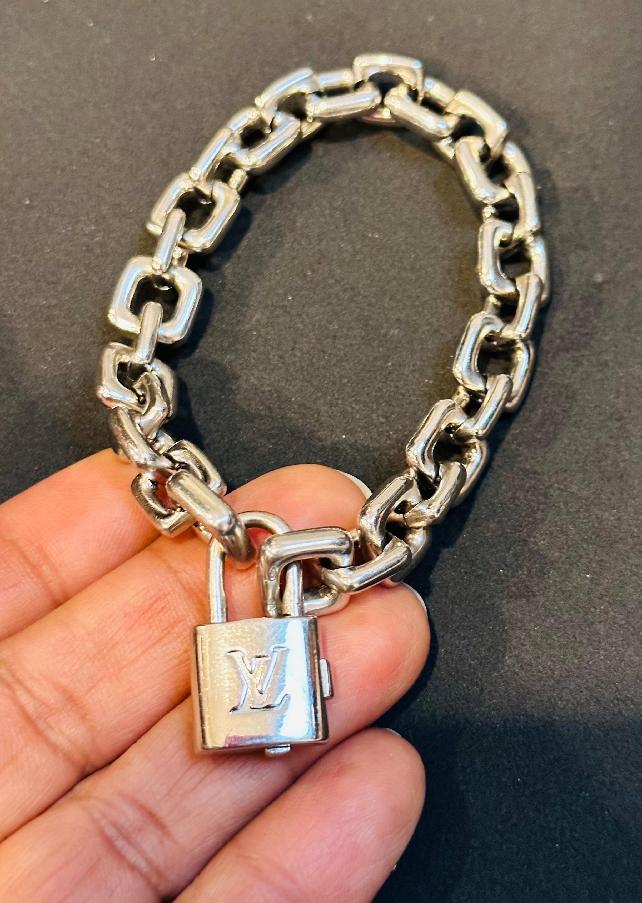 Louis Vuitton Locket Chain Vintage Link Bracelet in 18 Karat White Gold, 87 Gm For Sale 5