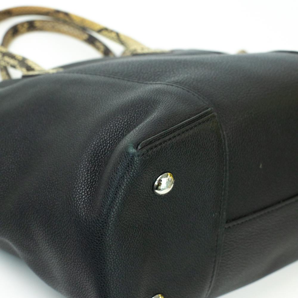 Louis Vuitton, Lockit in black leather 5