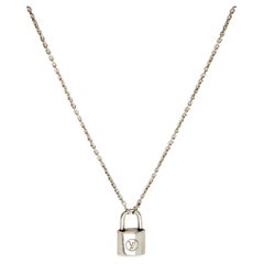 GOLD LOUIS VUITTON LOCK VINTAGE NECKLACE – Dchandi