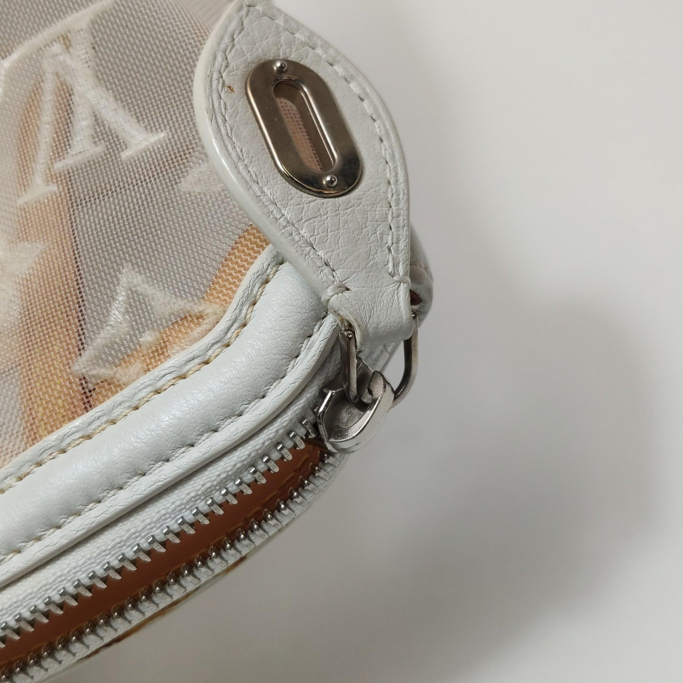 Sac à main en cuir et monogramme en maille blanche Louis Vuitton Whiting en vente 7