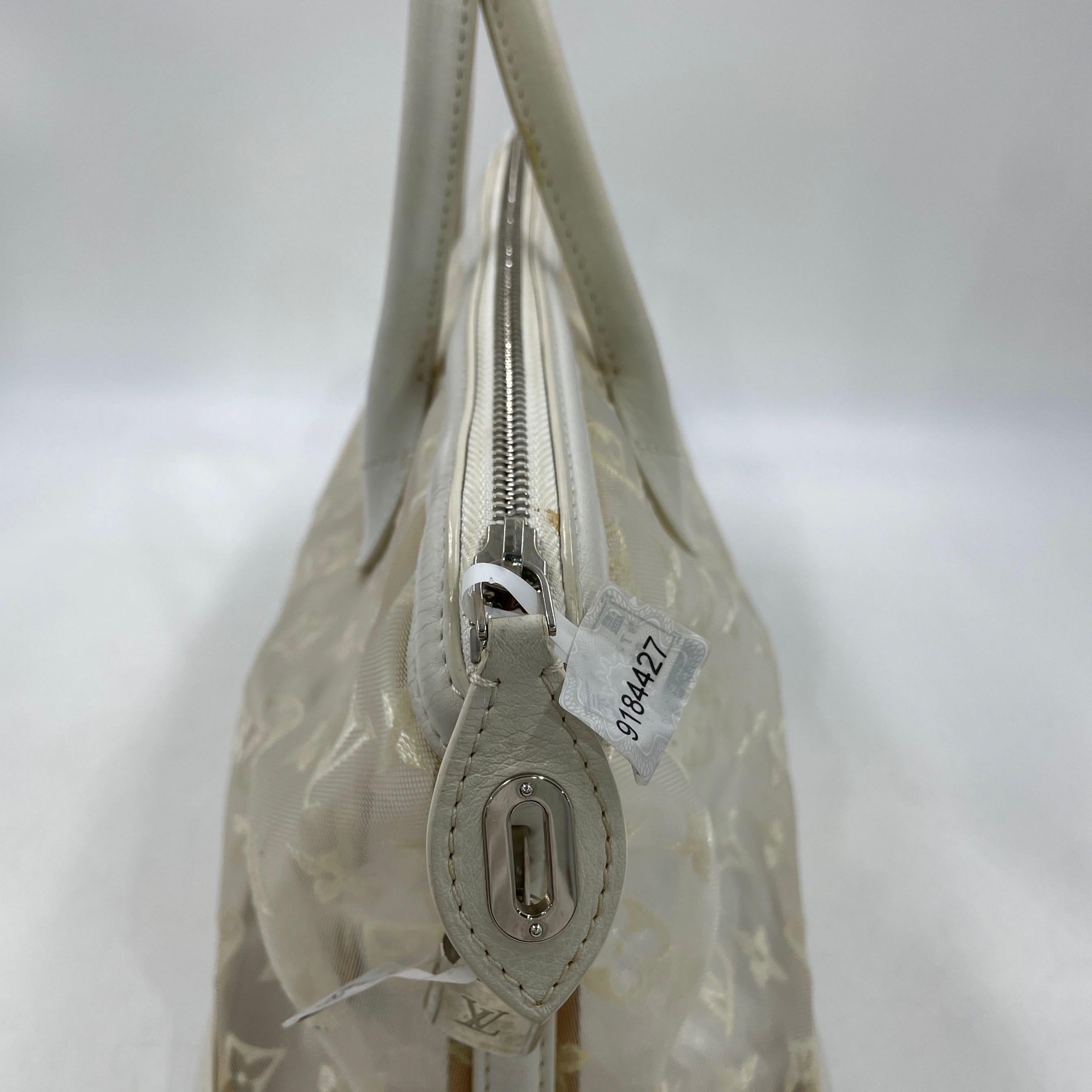 Sac à main en cuir et monogramme en maille blanche Louis Vuitton Whiting en vente 7