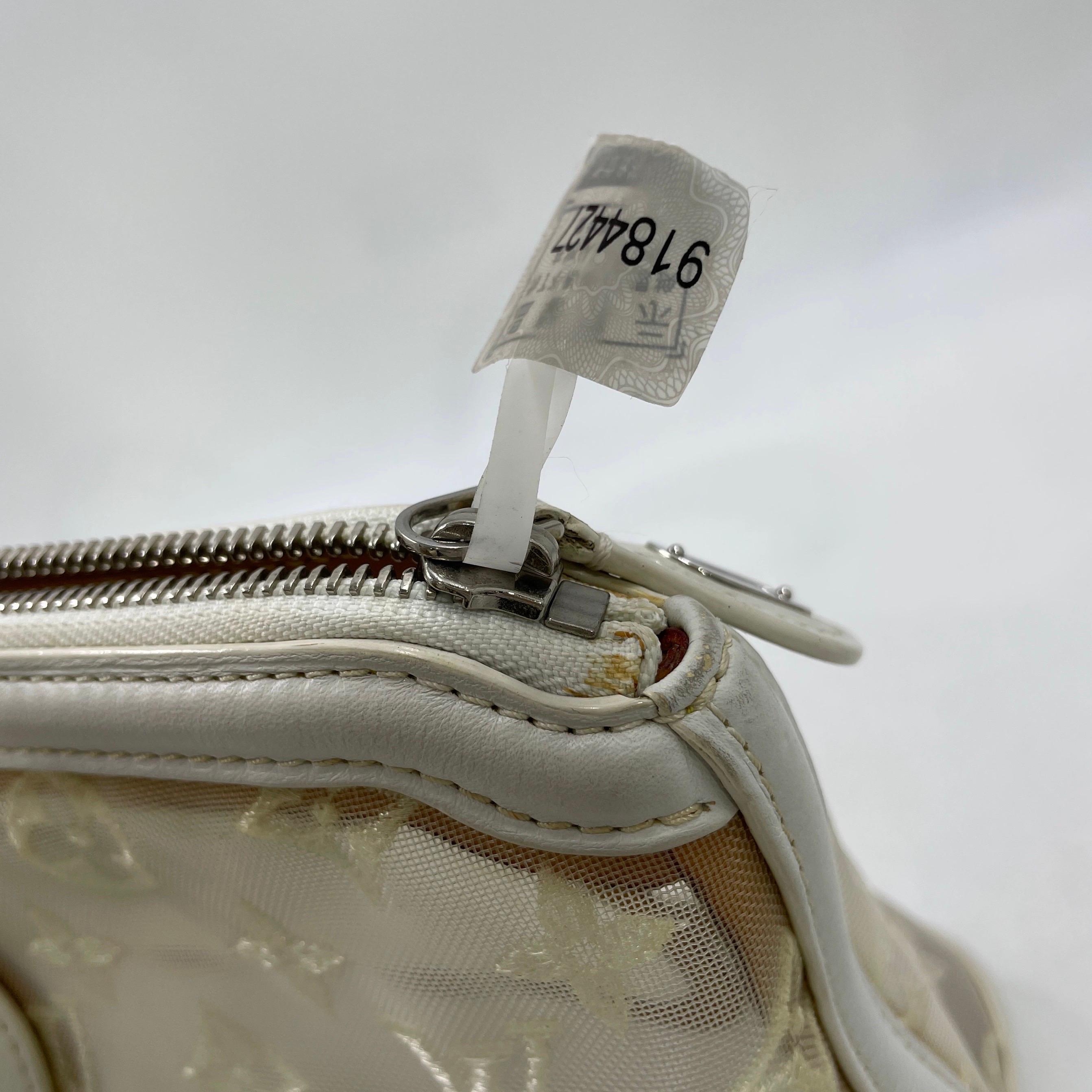 Sac à main en cuir et monogramme en maille blanche Louis Vuitton Whiting en vente 11