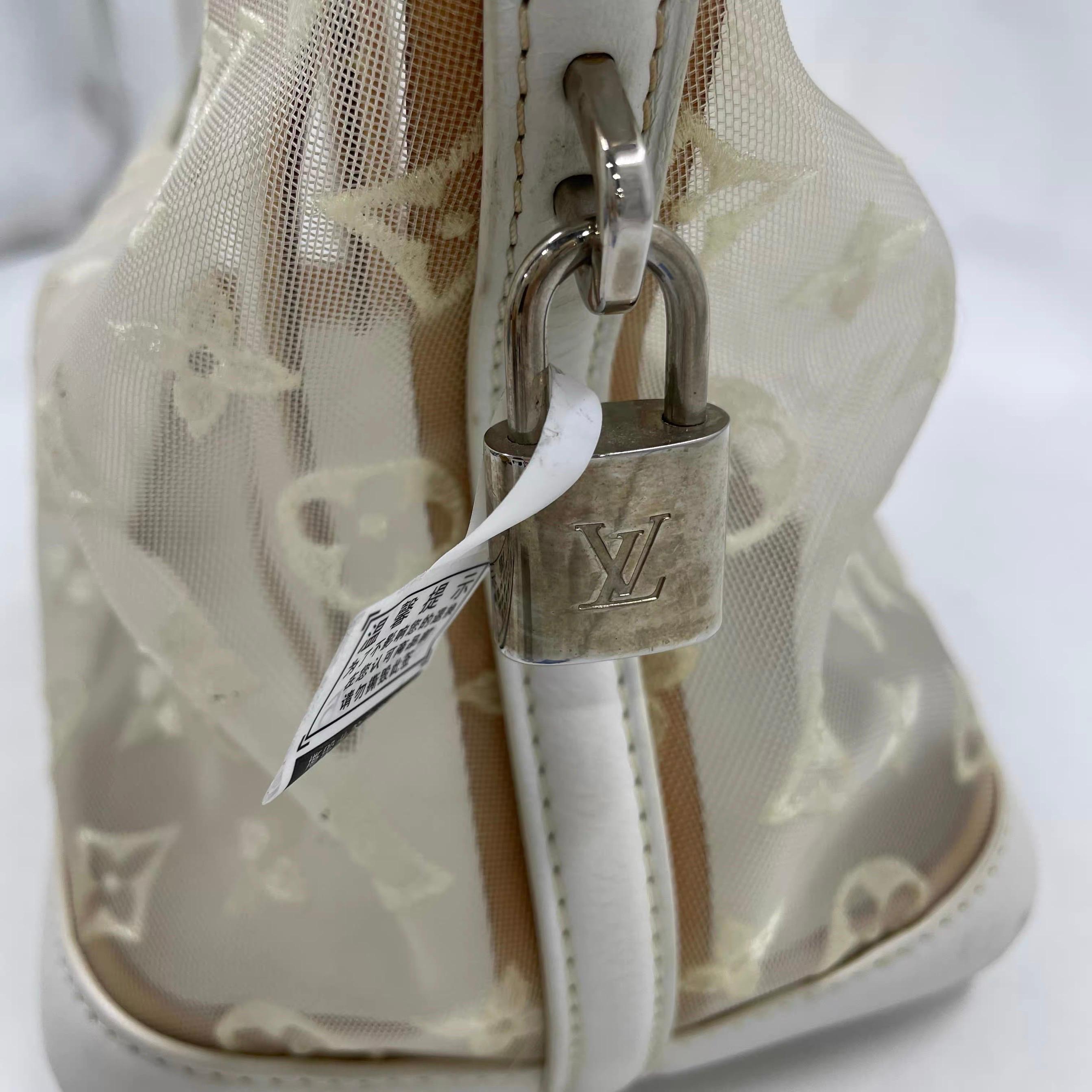 Sac à main en cuir et monogramme en maille blanche Louis Vuitton Whiting en vente 13