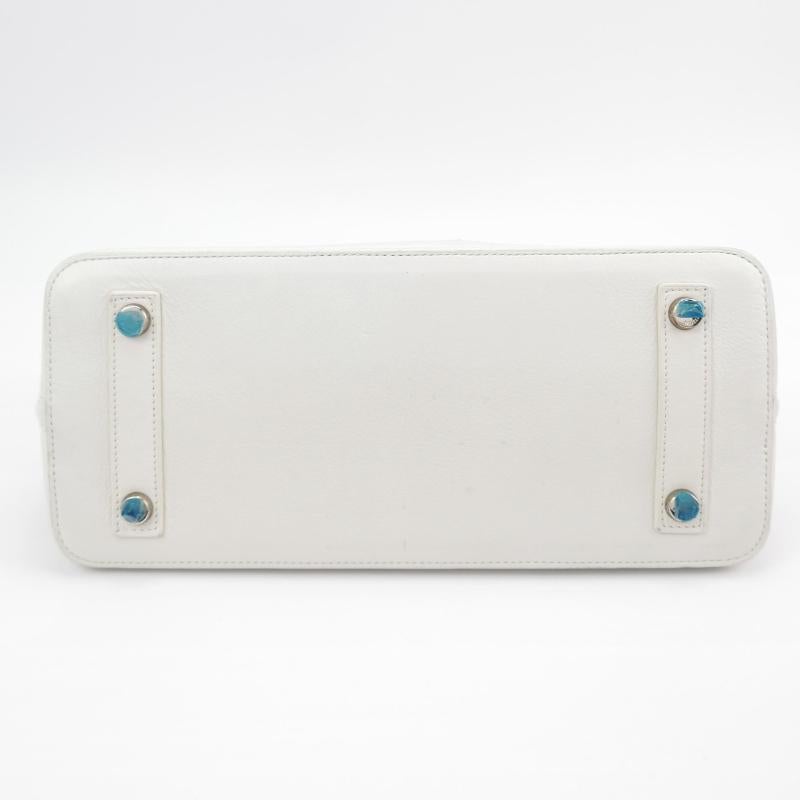 Sac à main en cuir et monogramme en maille blanche Louis Vuitton Whiting Pour femmes en vente