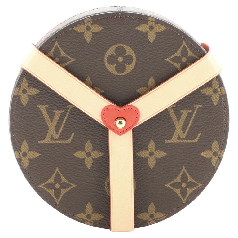 Amazing Louis Vuitton Vanity Case in monogram Canvas and brass hardware at  1stDibs