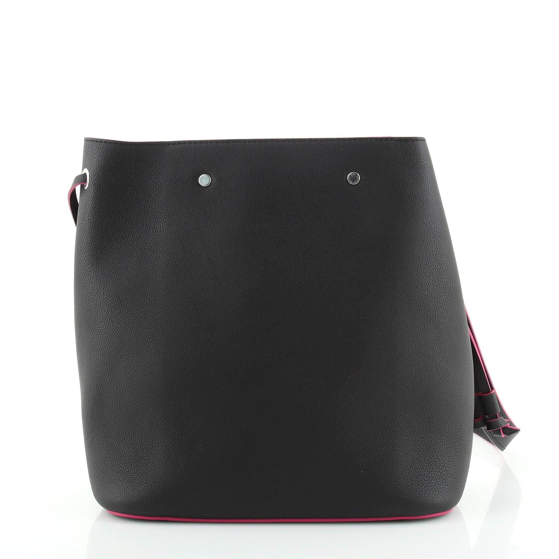 Louis Vuitton Lockme Bucket Bag aus Leder im Zustand „Gut“ in NY, NY