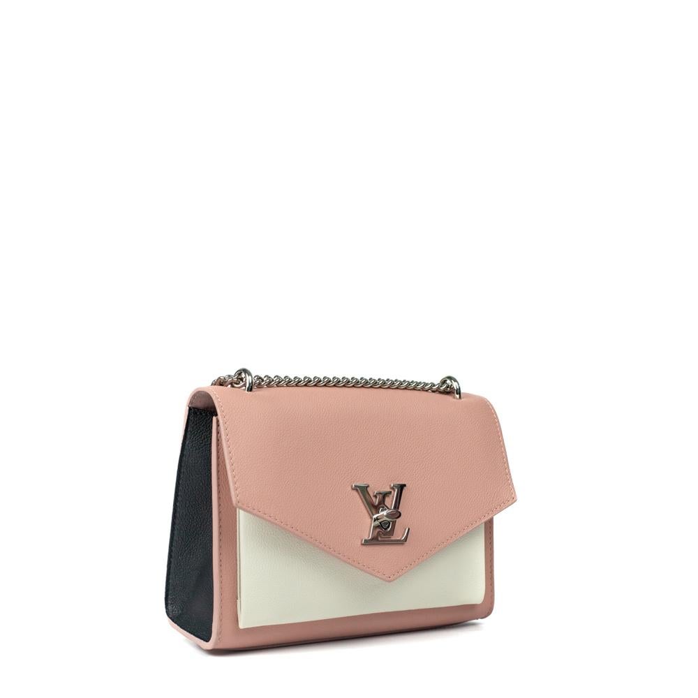 - Designer: LOUIS VUITTON
- Model: Lock me ever
- Condition: Very good condition. Minor sign of wear on base corners, Scratches on the clasp
- Accessories: Original Dustbag
- Measurements: Width: 22cm , Height: 16cm , Depth: 6cm , Strap: 110cm 
-
