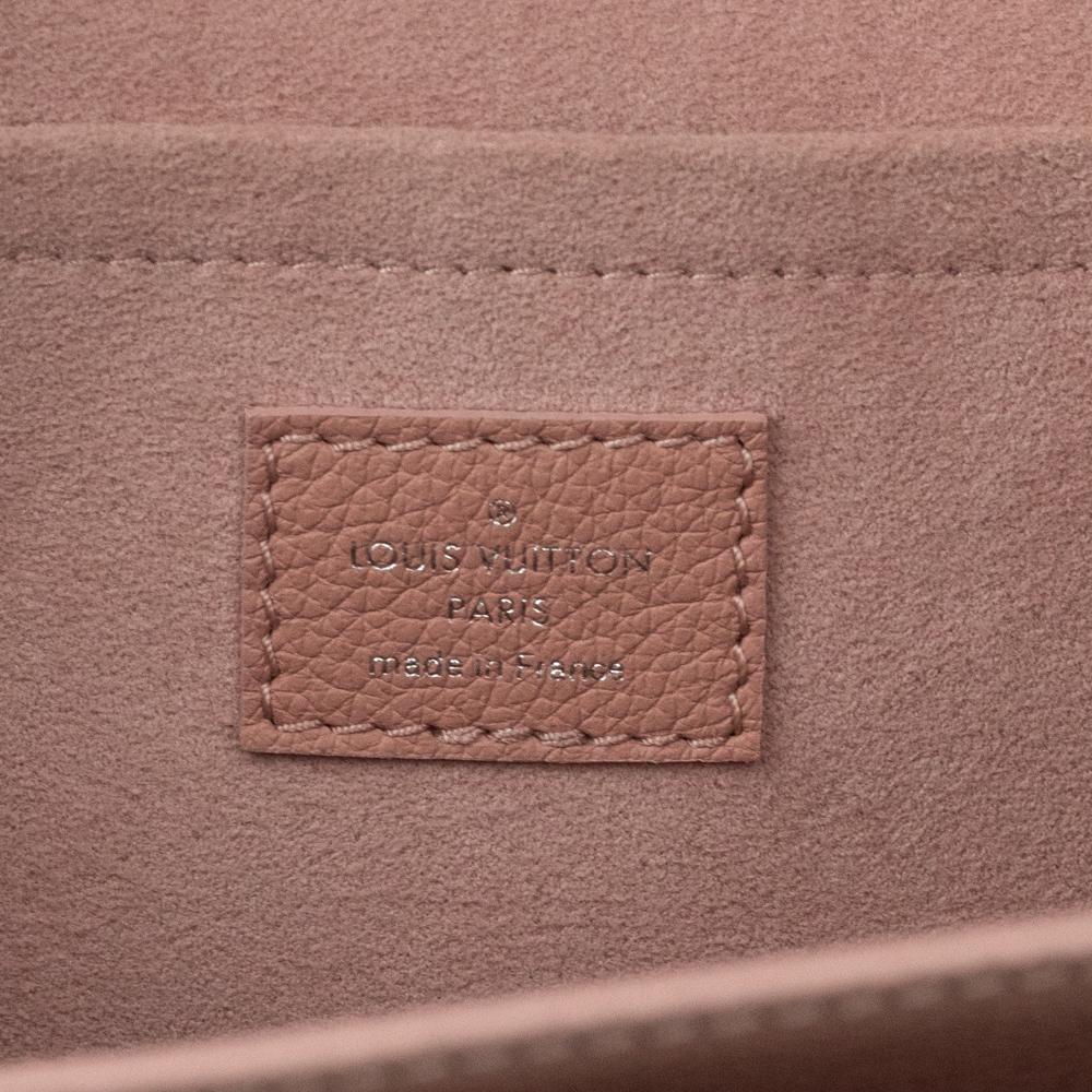 Beige Louis Vuitton, Lockme Ever in pink leather