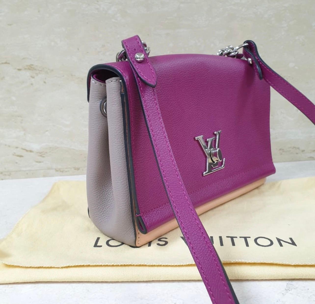 LOUIS VUITTON Lockme II BB Gra.Venu.Mas City Bag
This authentic Louis Vuitton Lockme II Handbag Leather BB is a must-have signature city bag made for the modern woman. 
Multiple colors 
Included dust bag and invoice.
Very good condition.
For buyers