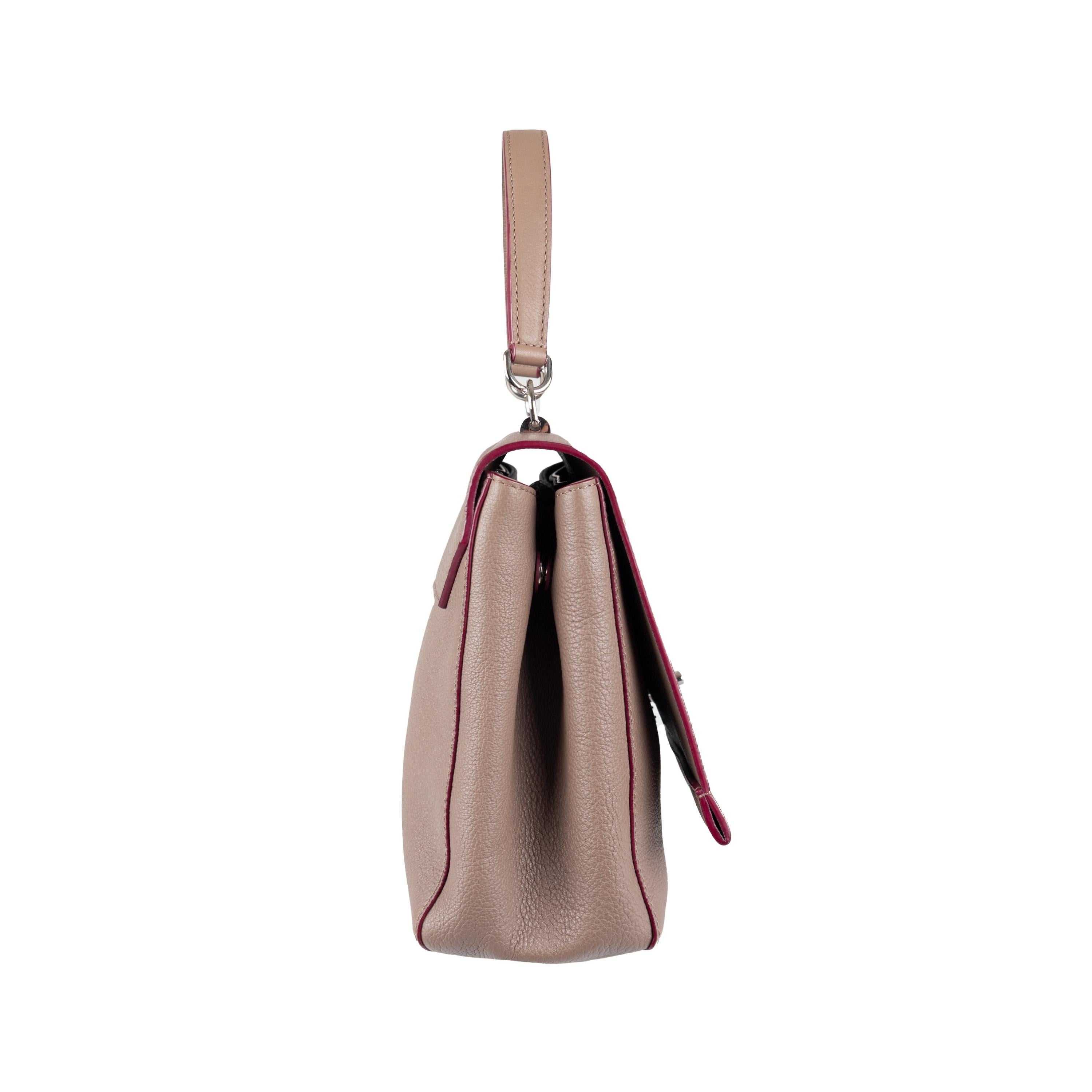 Louis Vuitton Lockme II Handbag  In Excellent Condition In Milano, IT