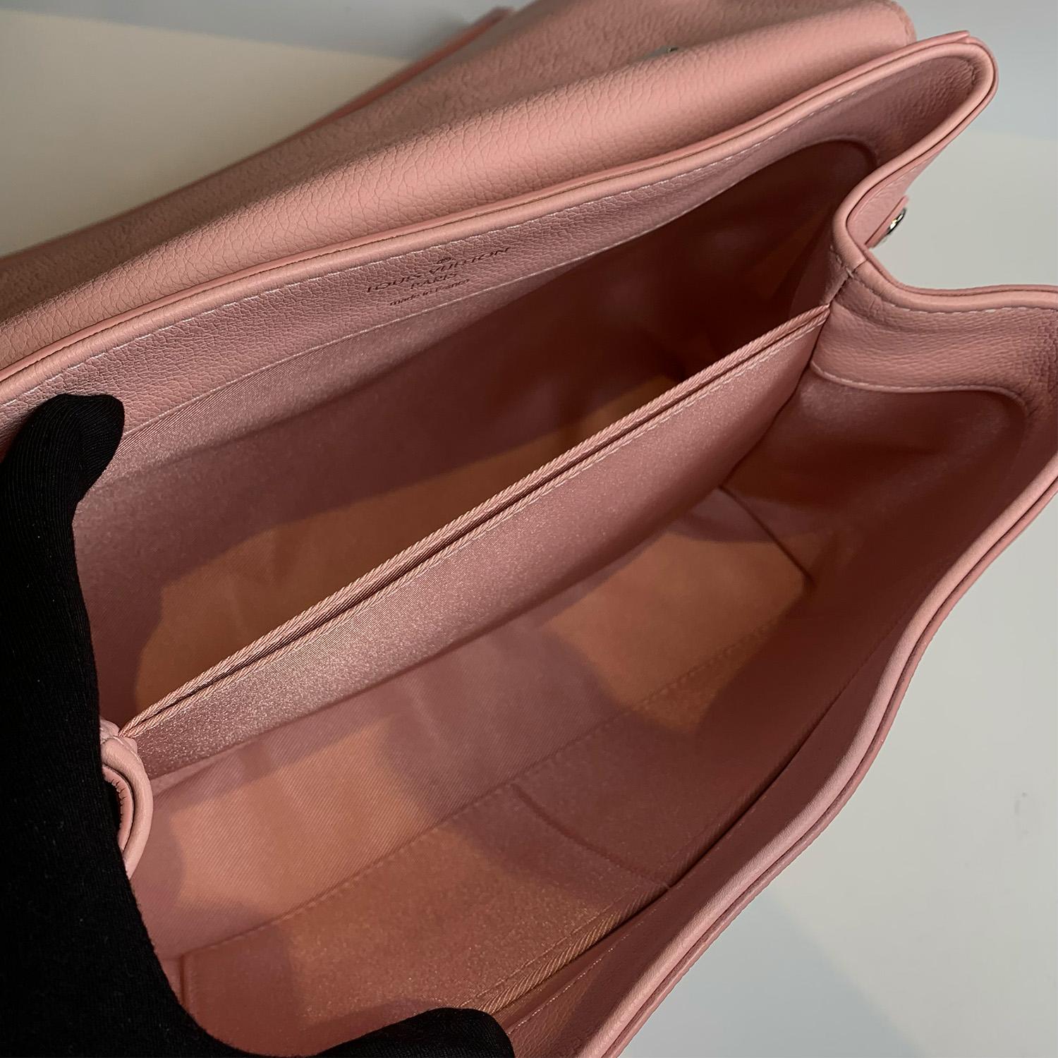 Louis Vuitton Lockme II Pink Leather Bag For Sale 7