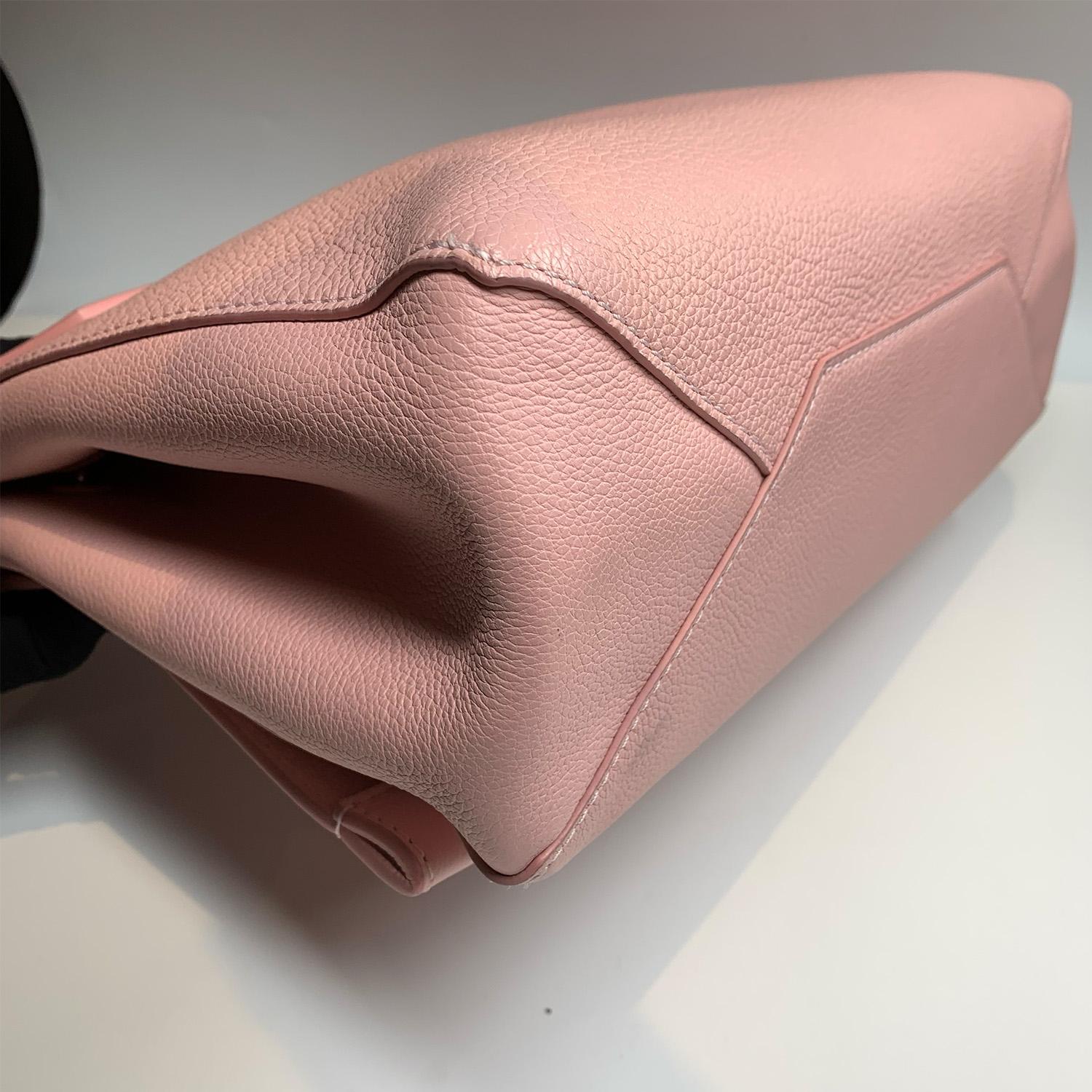 Louis Vuitton Lockme II Pink Leather Bag For Sale 13