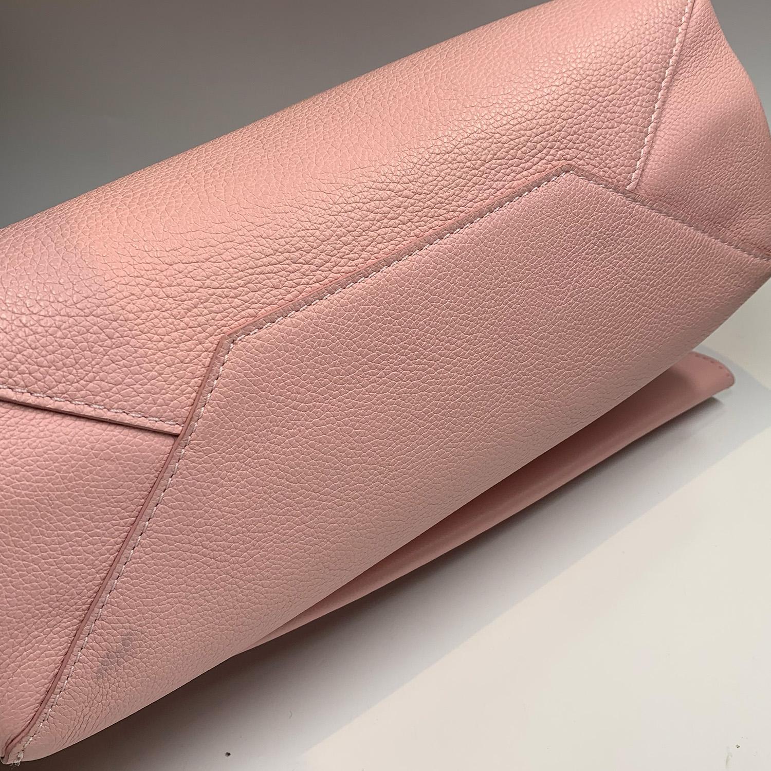 Louis Vuitton Lockme II Pink Leather Bag For Sale 14