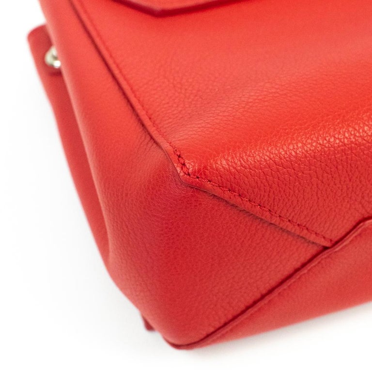 Louis Vuitton, Lockme in red leather 5