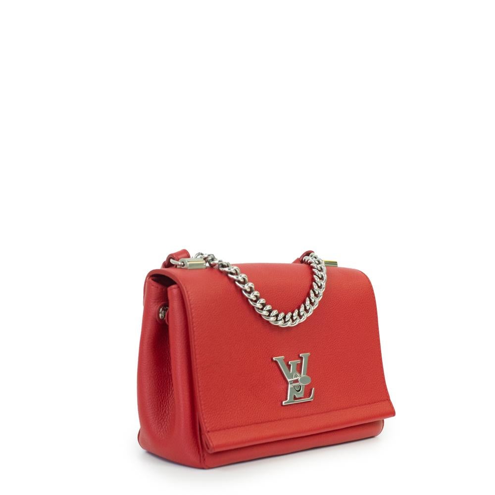 - Designer: LOUIS VUITTON
- Model: Lockme
- Condition: Very good condition. Some stains on the leather, Scratches on the clasp
- Accessories: Dustbag
- Measurements: Width: 22cm , Height: 16cm , Depth: 8cm , Strap: 110cm 
- Exterior Material: