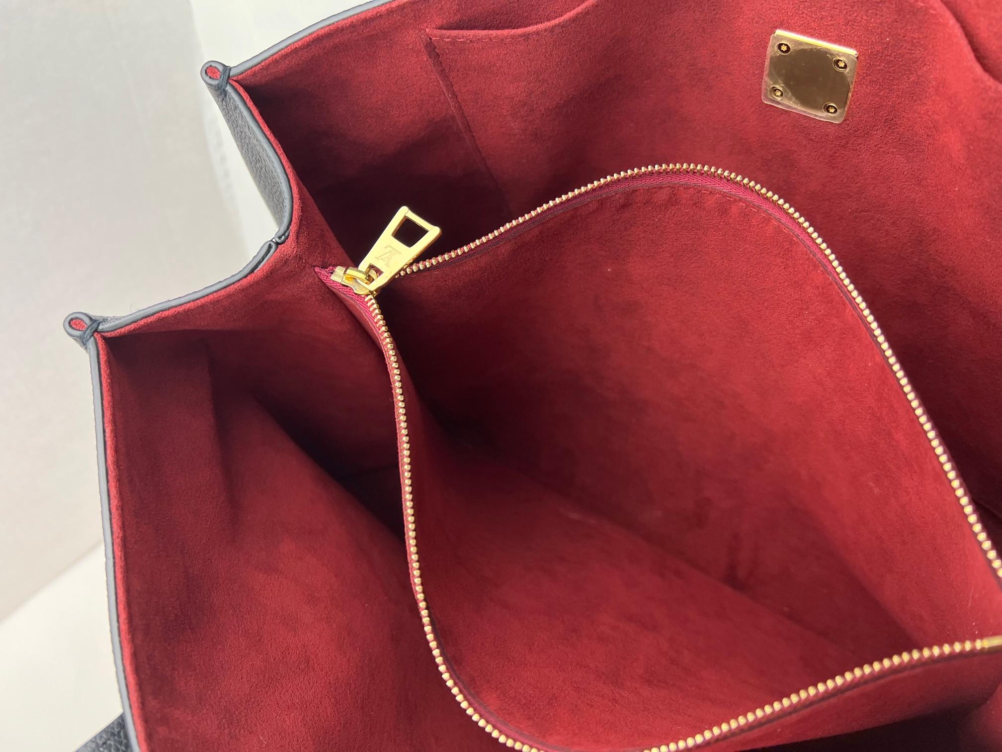 LOUIS VUITTON Lockme Shopper Black Calfskin Leather Shoulder Bag 3