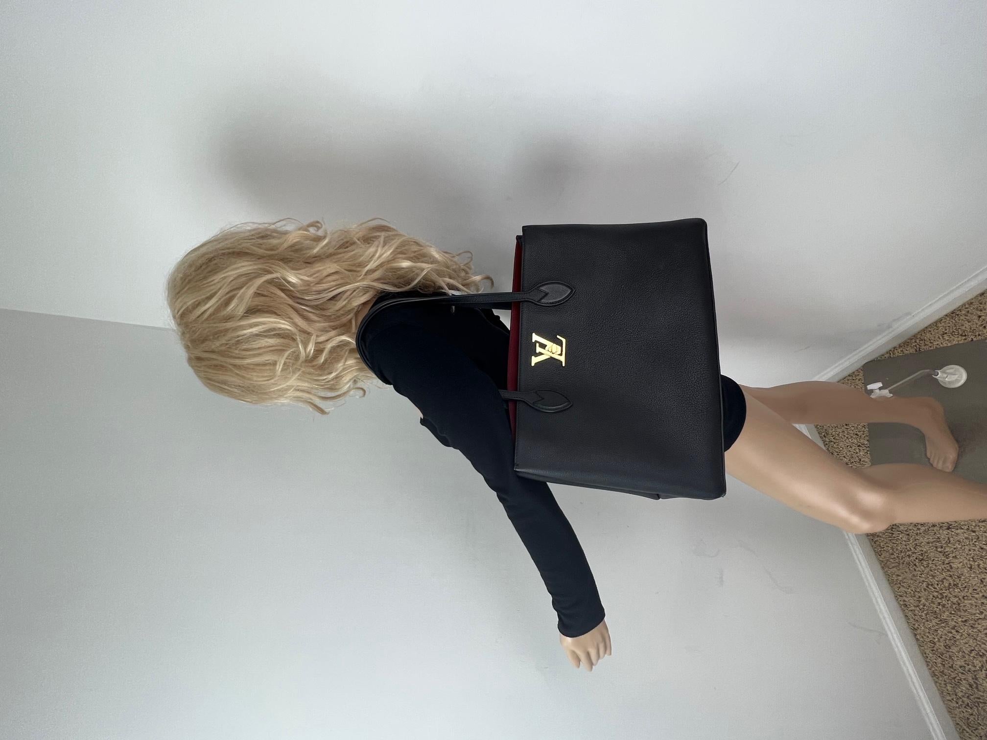 LOUIS VUITTON Lockme Shopper Black Calfskin Leather Shoulder Bag 4