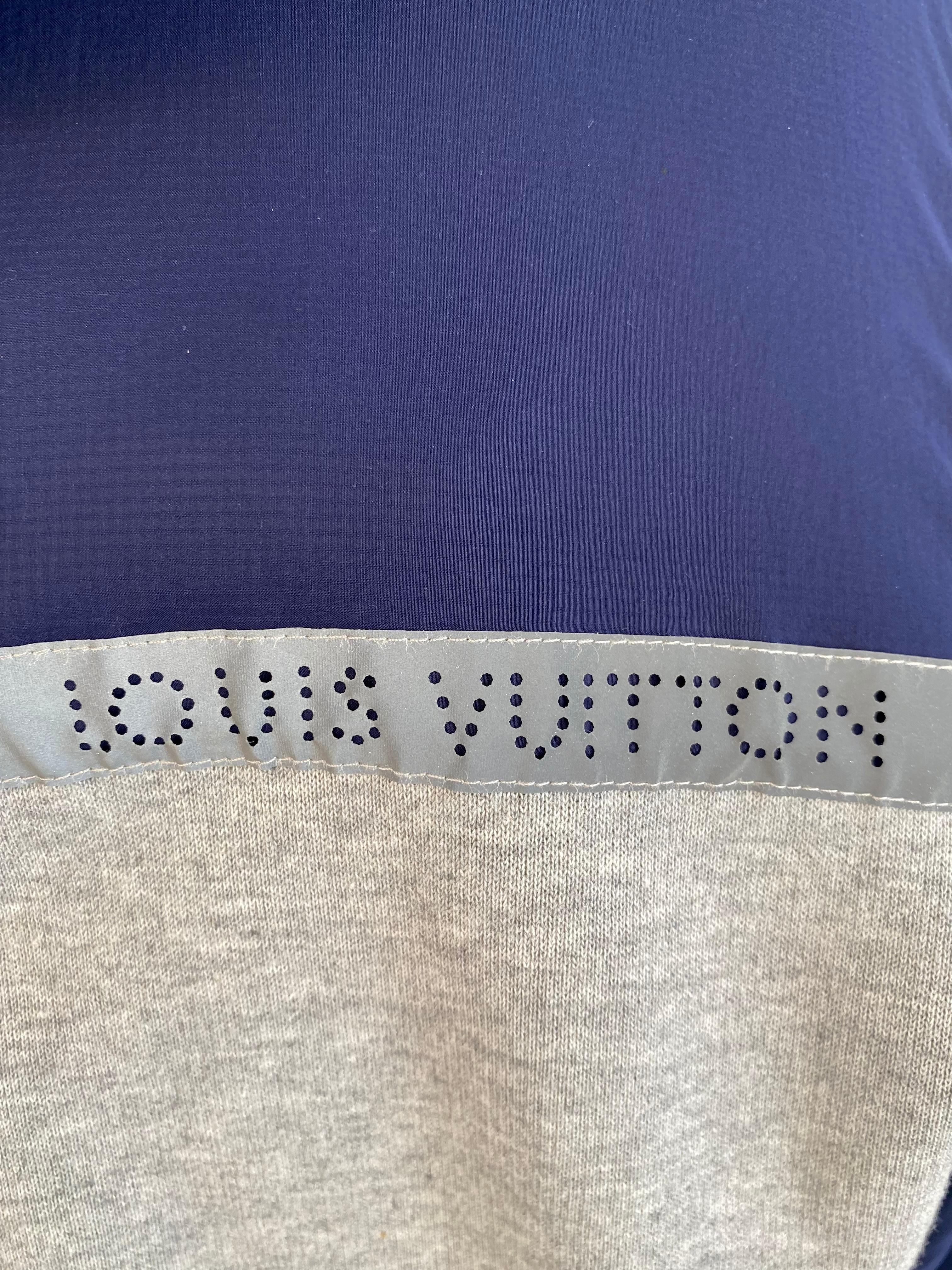 Louis Vuitton - Veste à capuche de voyage avec logo, édition limitée en vente 2